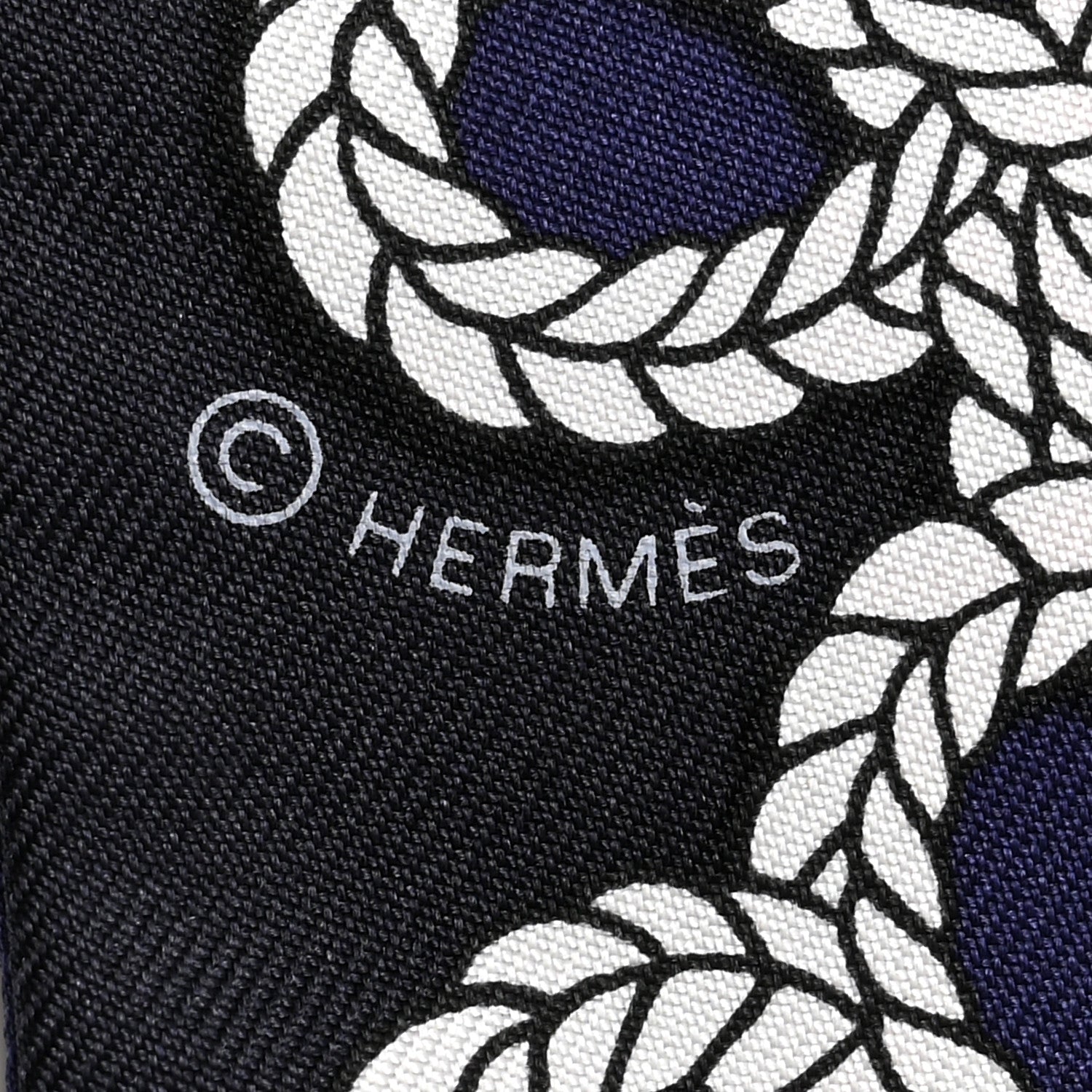 Hermes Silk Galons Et Brandebourg Twilly Indigo Rouge Vif Marine 3 of 4