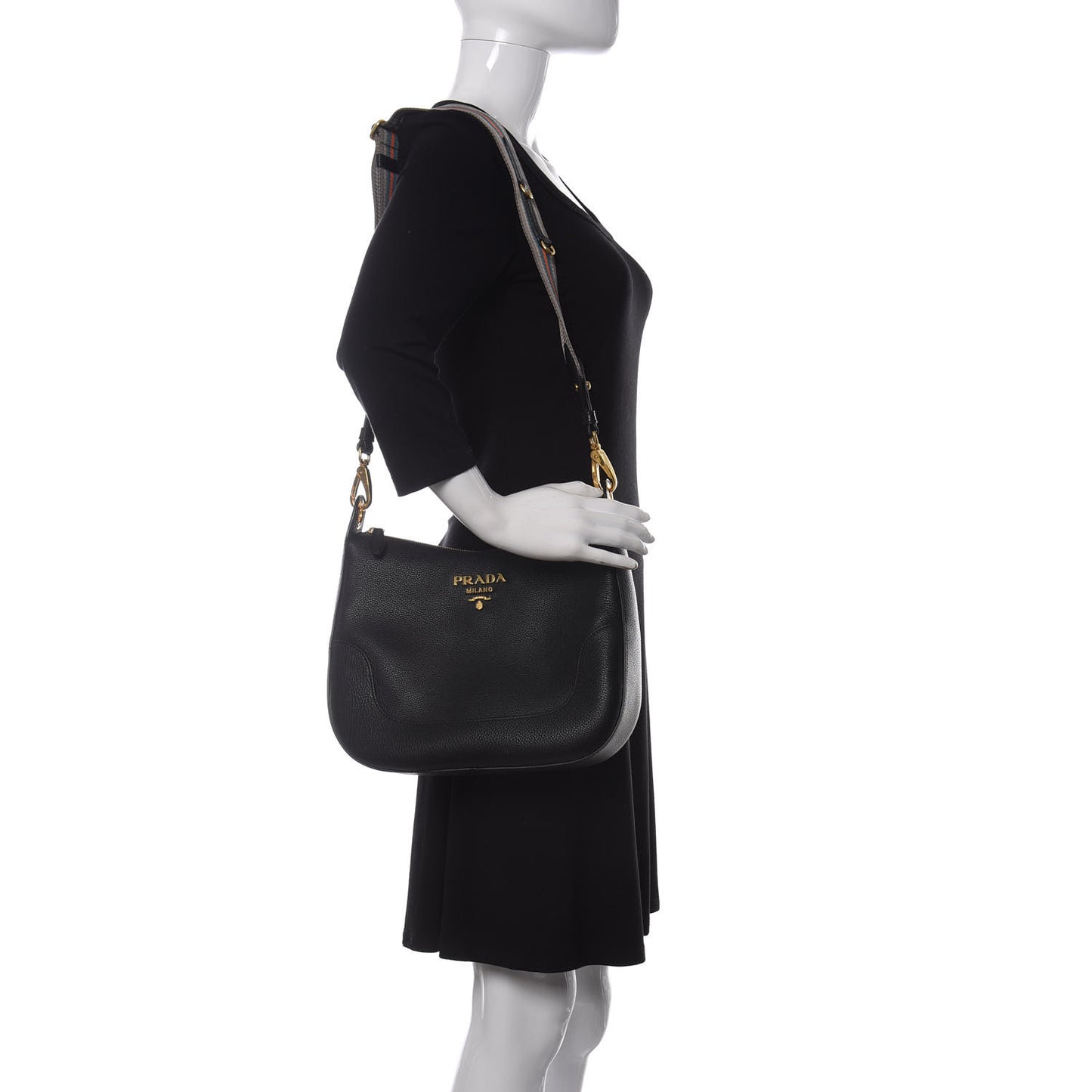 Vitello Daino Zippered Messenger Hobo Black