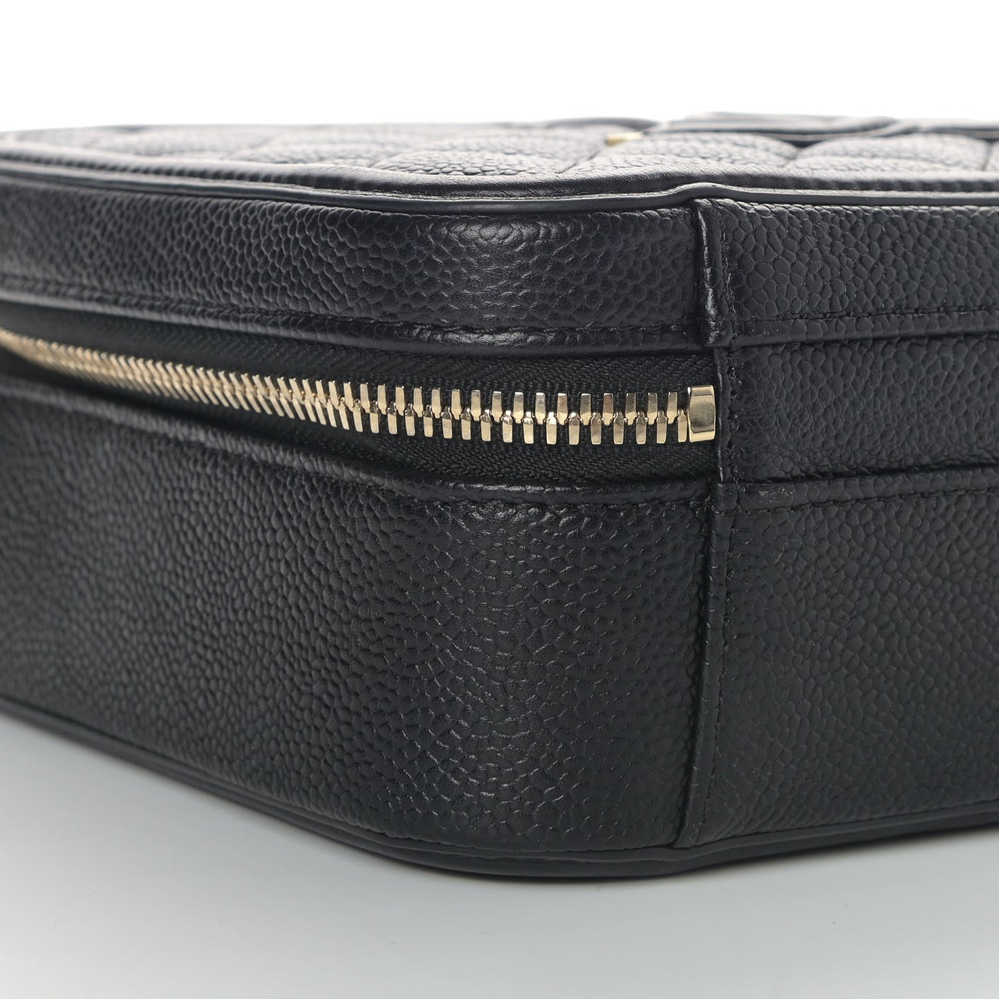 Caviar Quilted Medium CC Filigree Vanity Case Black