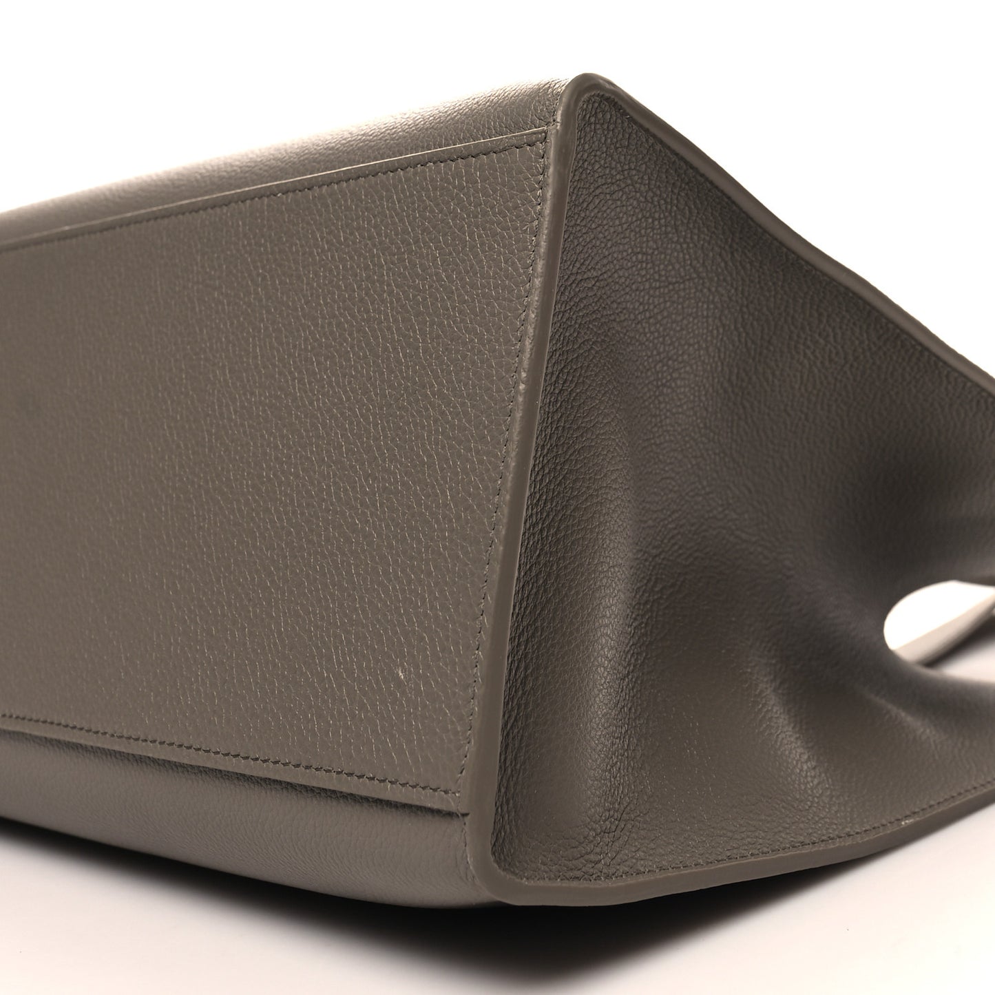 Supple Grained Calfskin Cabas 16 Bag Pebble