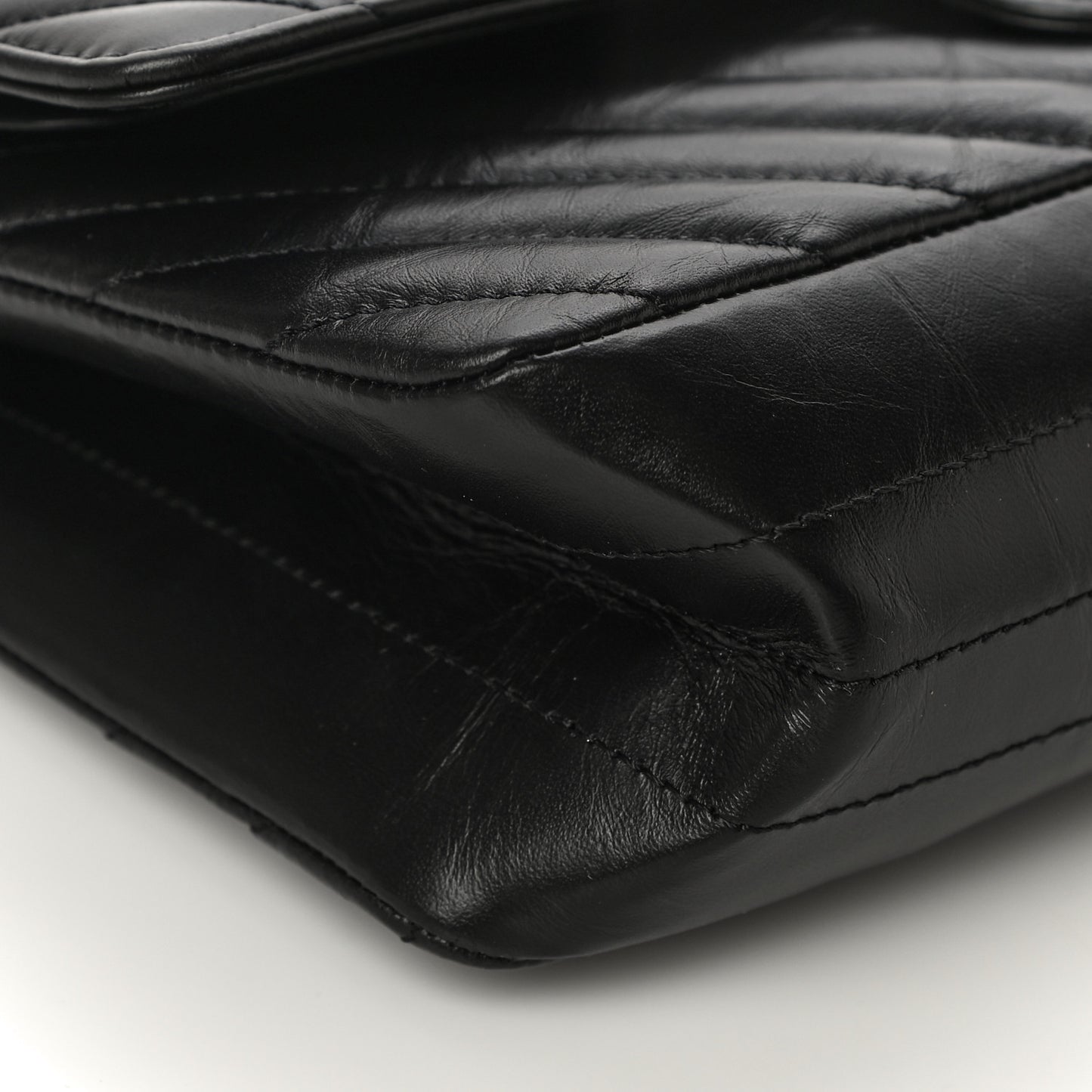 Aged Calfskin Chevron Quilted 2.55 Reissue 225 Flap So Black
