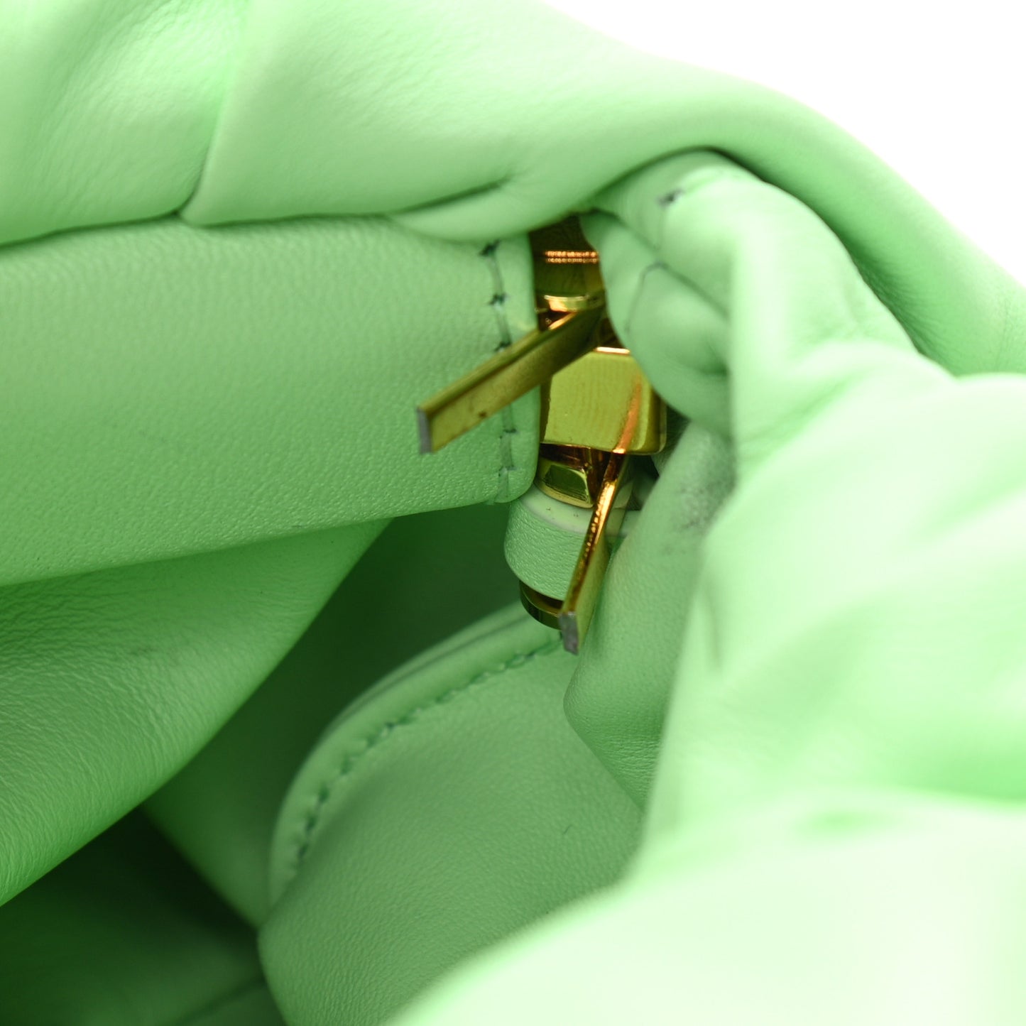 Calfskin The Pouch Chain Wasabi