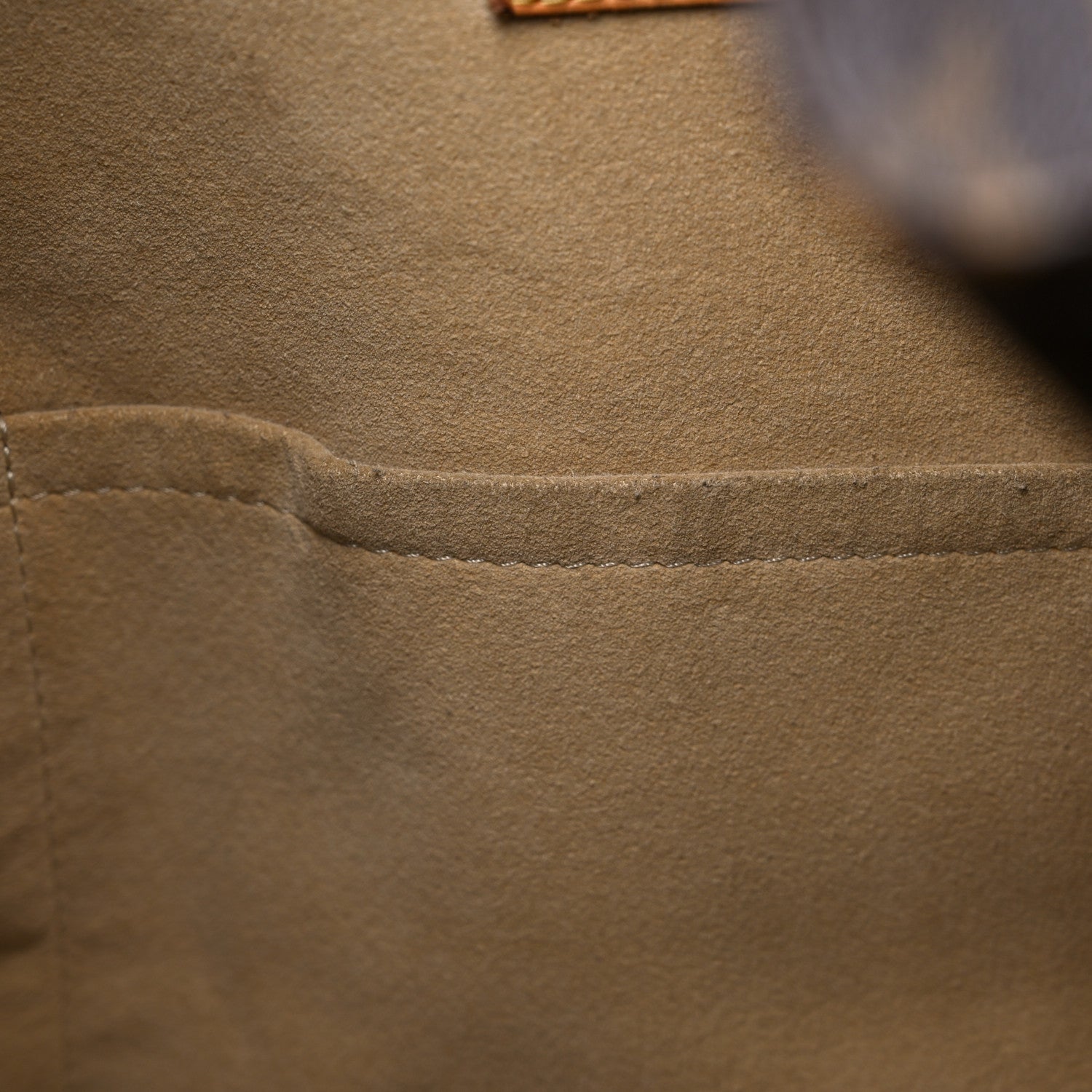 Louis Vuitton Monogram Artsy GM 14 of 16