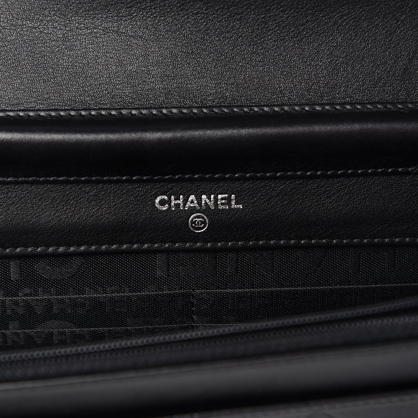 Lambskin Embossed Lax Wallet On Chain WOC Black