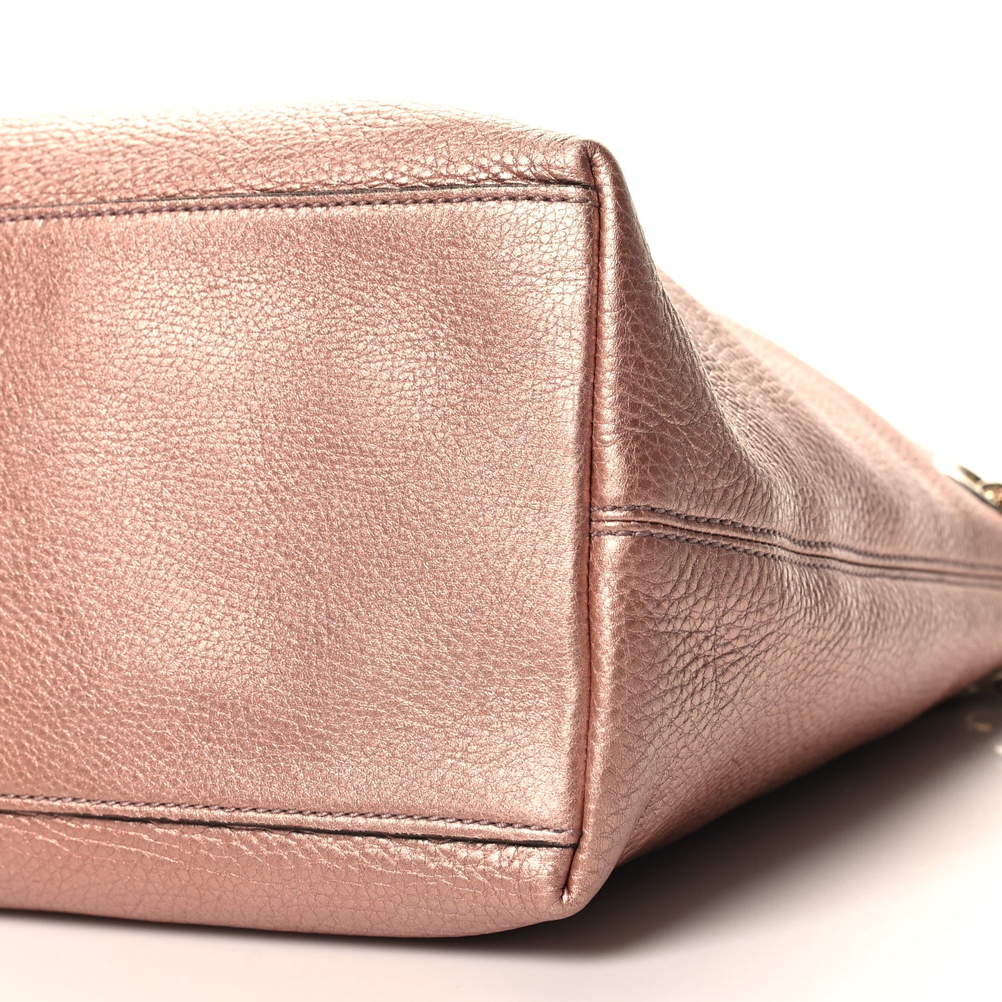 Metallic Pebbled Calfskin Medium Soho Chain Shoulder Bag Pink