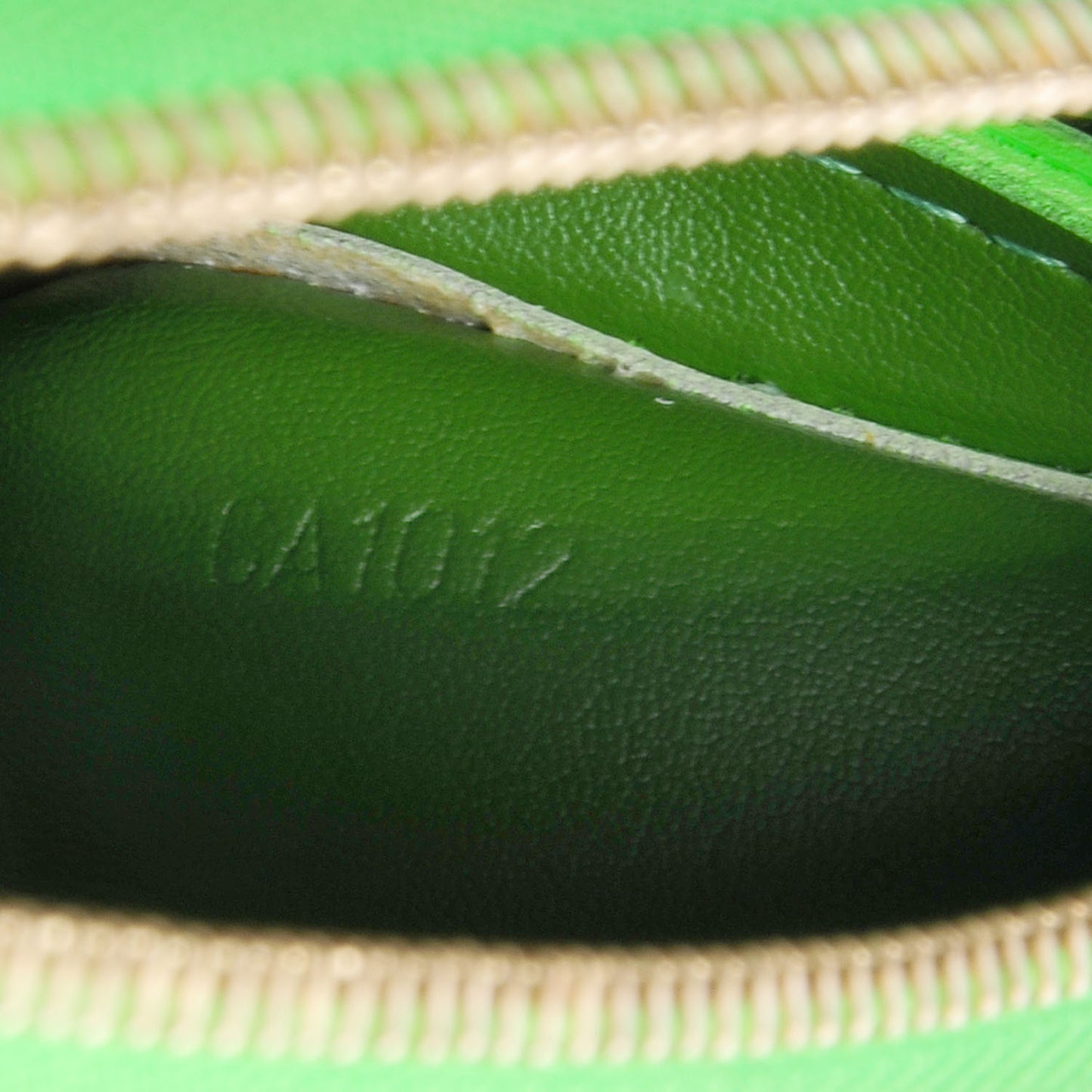 Patent Fluo Lexington with Chain Strap Green