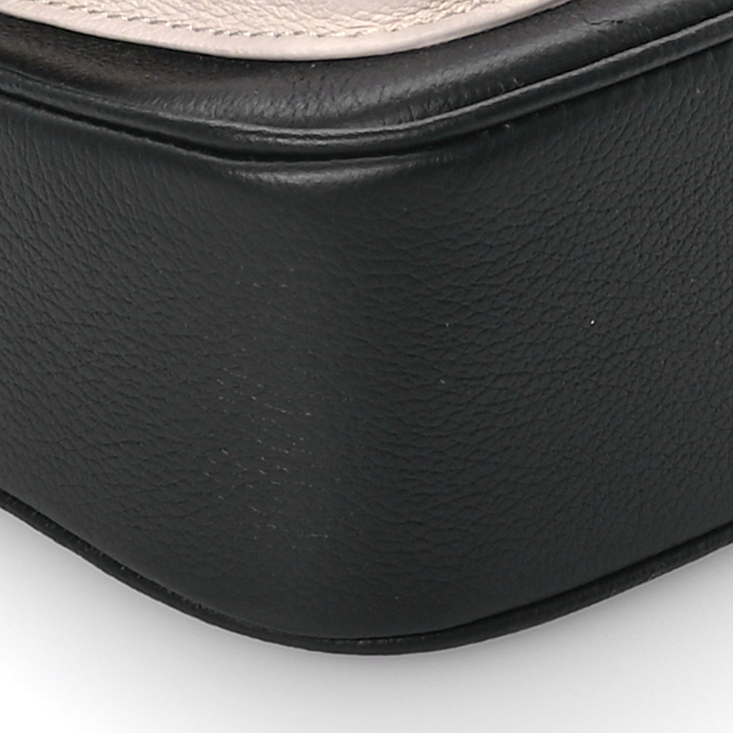 Grained Calfskin Lockme Tender Black