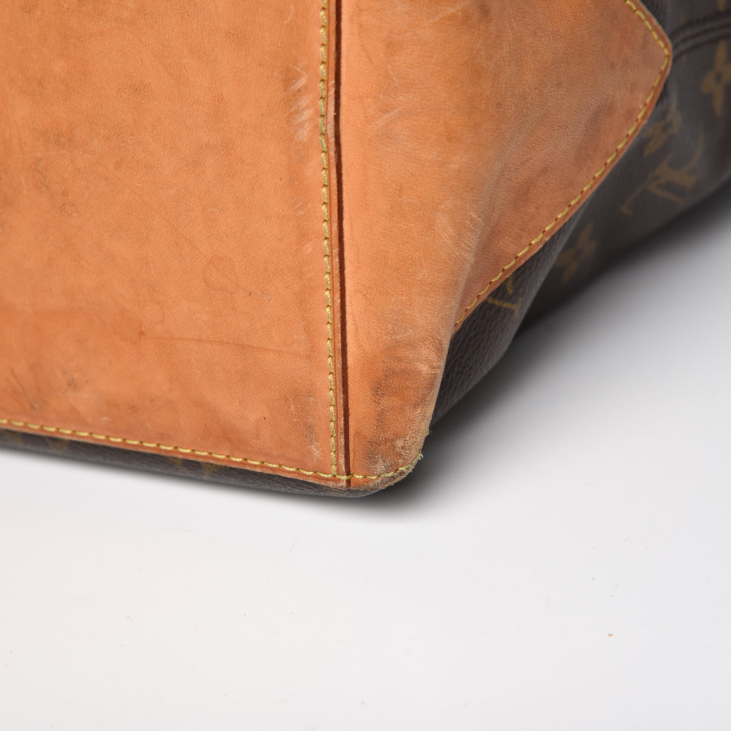 Louis Vuitton Monogram Cabas Mezzo 15 of 16