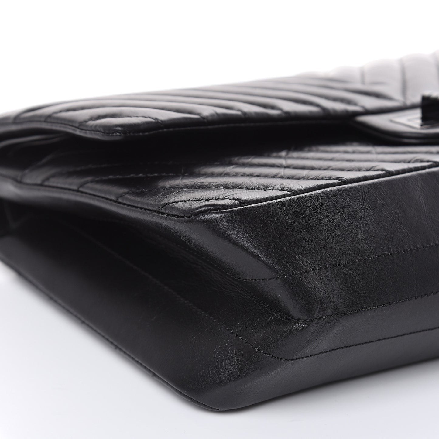 Aged Calfskin Chevron Quilted 2.55 Reissue 226 So Black
