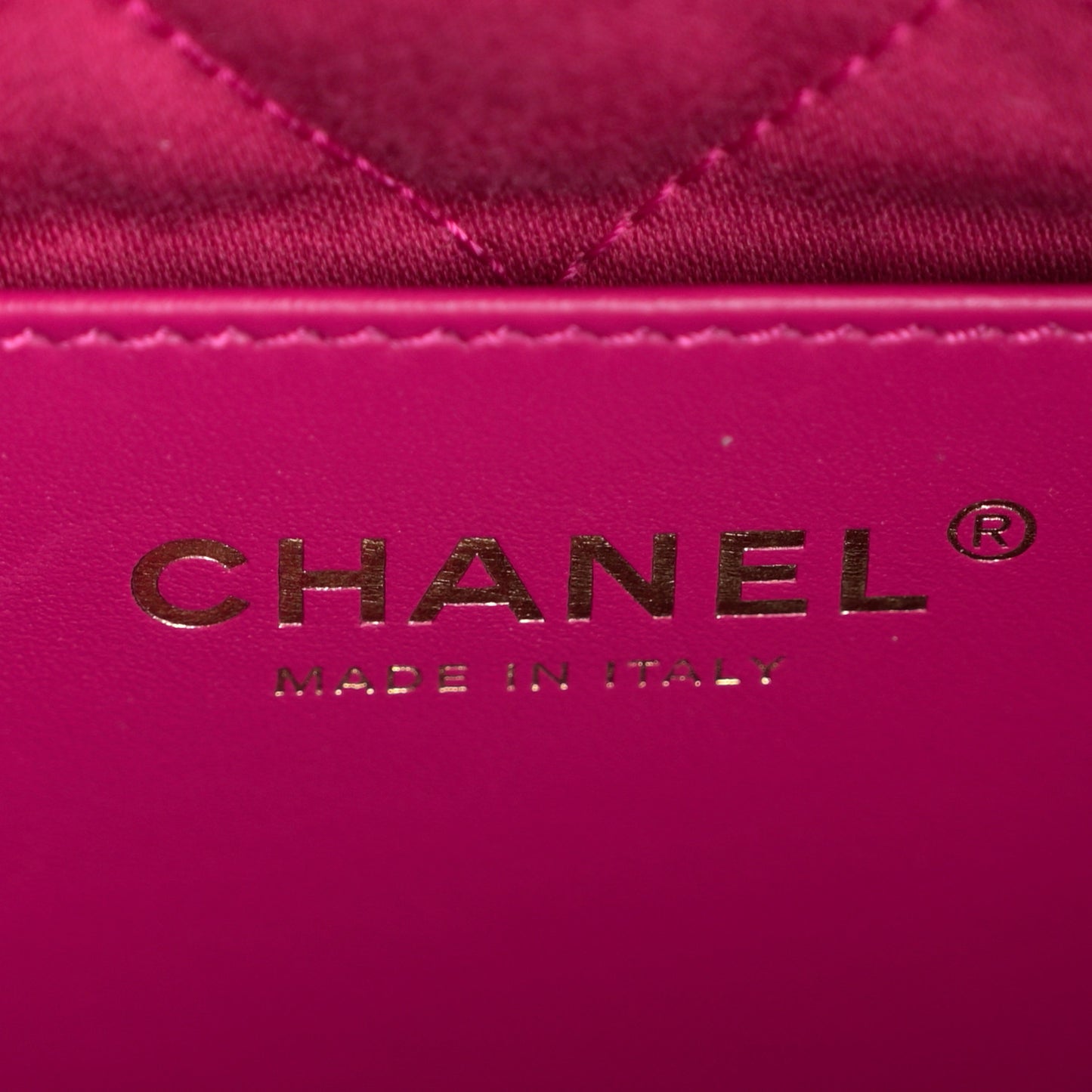 Shiny Caviar Quilted Monochrome Mini Chanel 22 Fuchsia