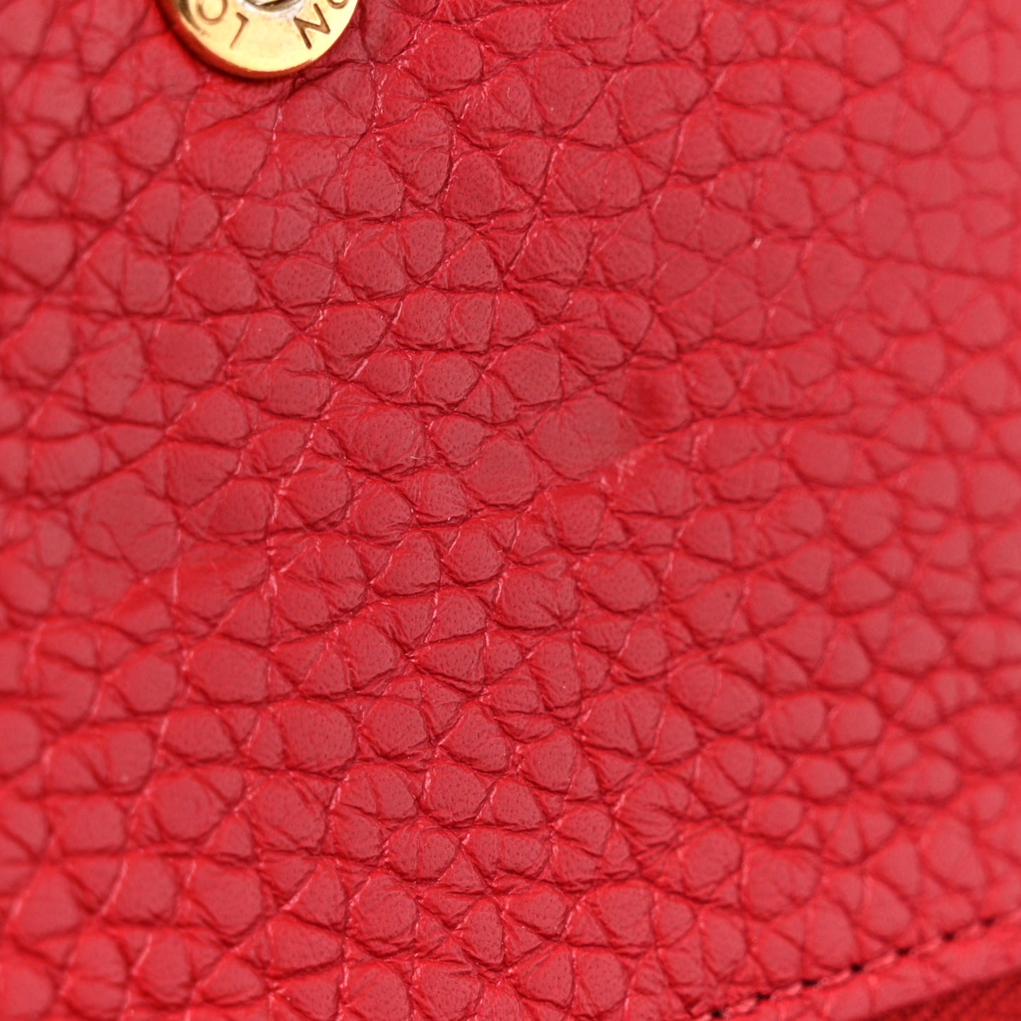 Taurillon Capucines Compact Wallet Rubis