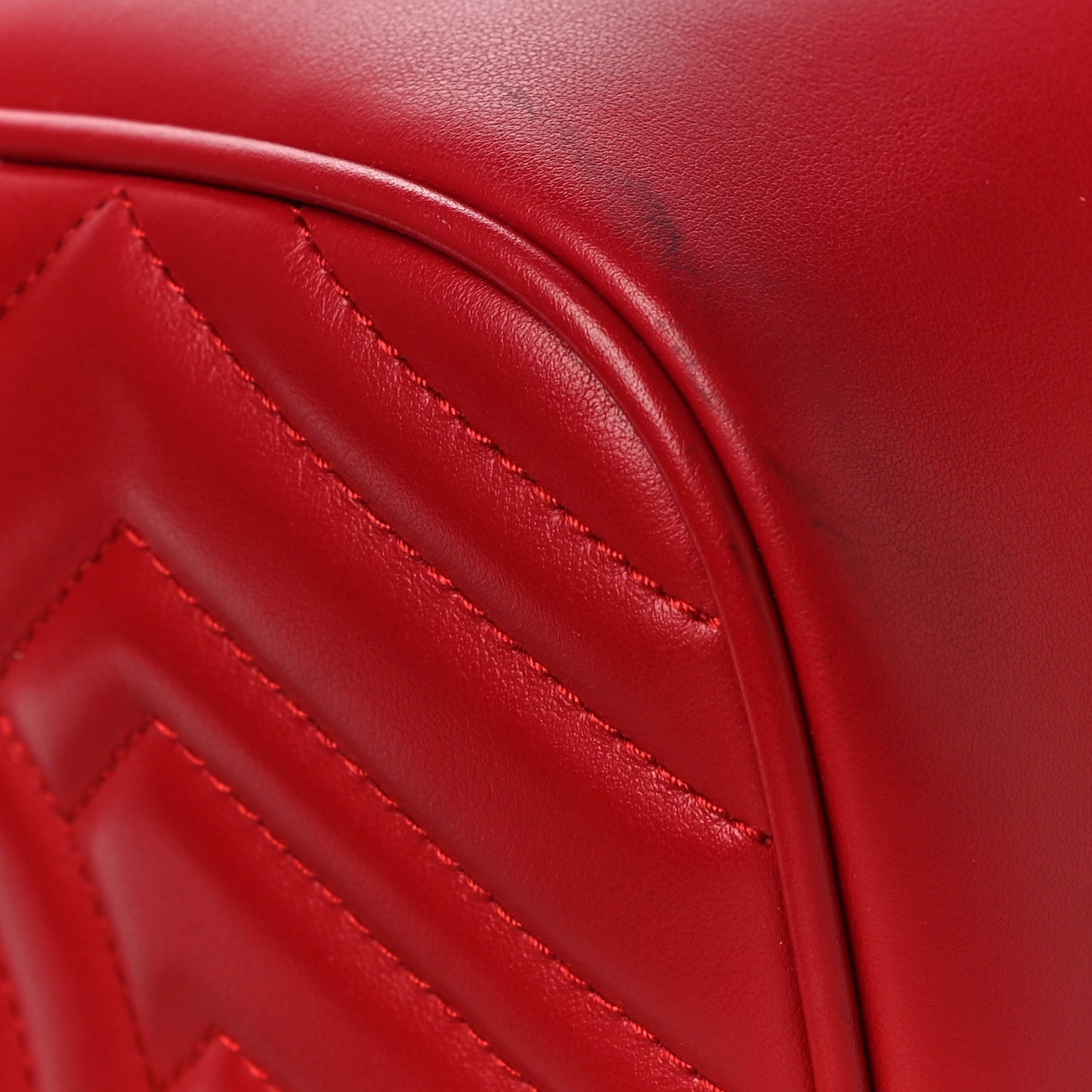 Calfskin Matelasse Small GG Marmont Chain Shoulder Bag Hibiscus Red