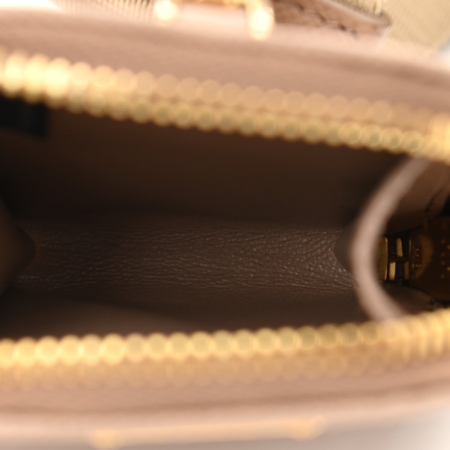 Prada Saffiano Re-Edition 2005 Shoulder Bag Cammeo Beige 5 of 12