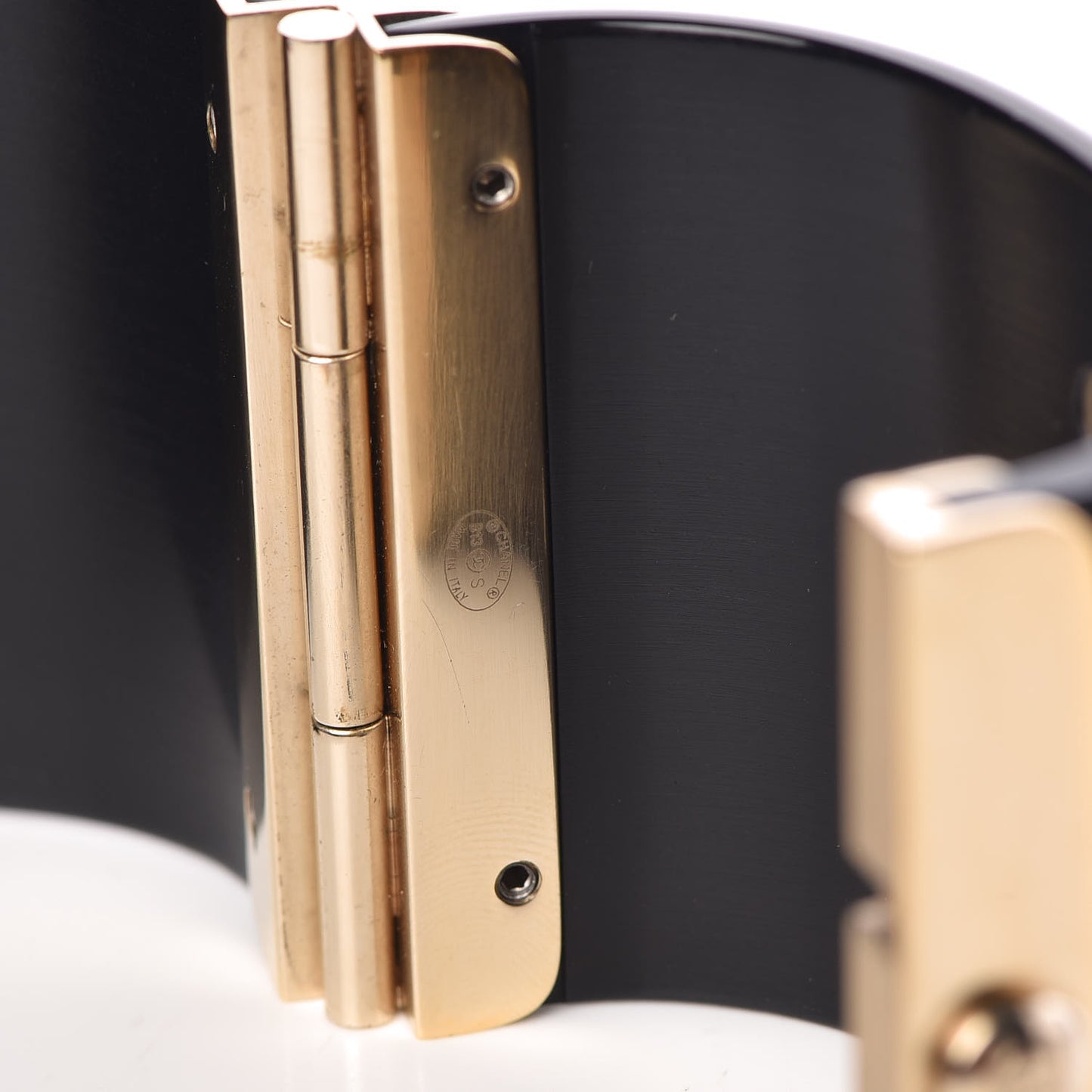 Resin Pearl CC Cuff Black