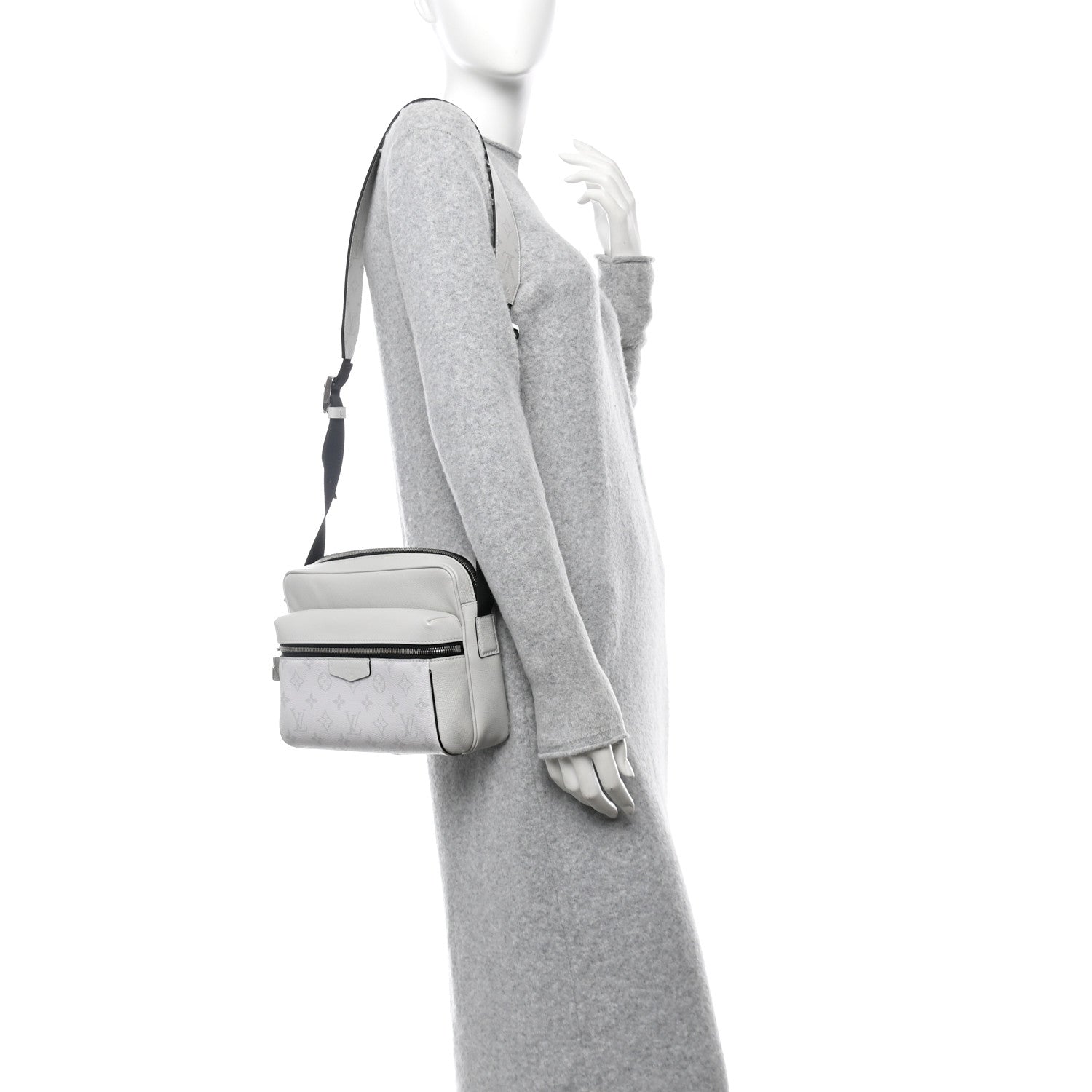 Louis Vuitton Taigarama Outdoor Messenger Antartica 2 of 11