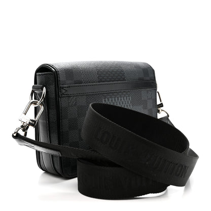 Louis Vuitton Damier Graphite 3D Studio Messenger 3 of 9