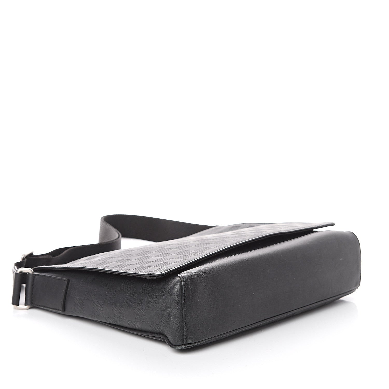 Louis Vuitton Damier Infini District MM Onyx 3 of 8