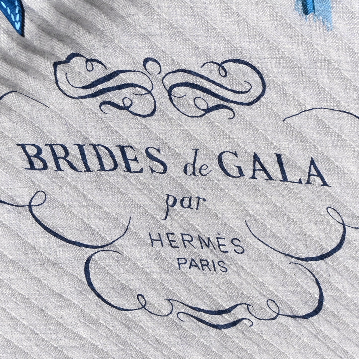 Silk Plisse Foulard Brides de Gala Scarf 140 Bleu Denim Bleu Indigo