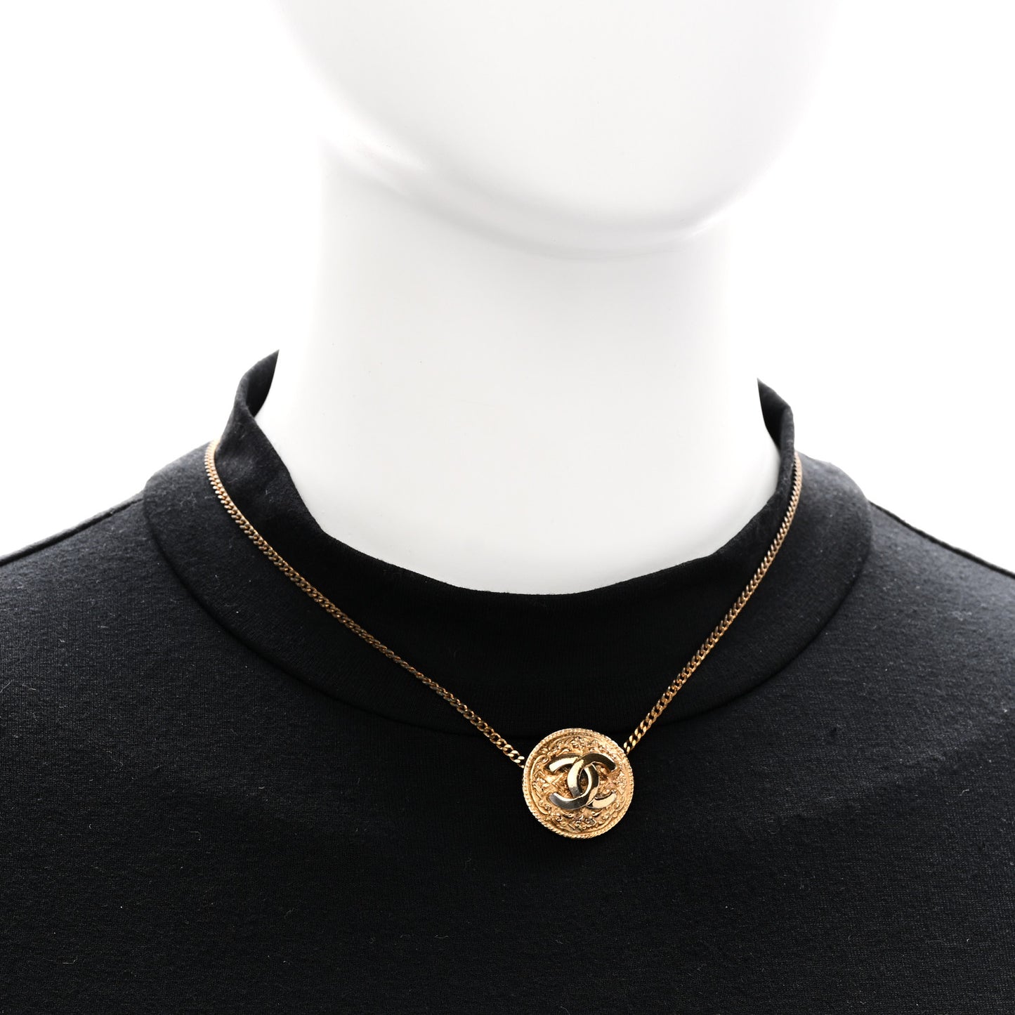Metal CC Round Pendant Necklace Gold