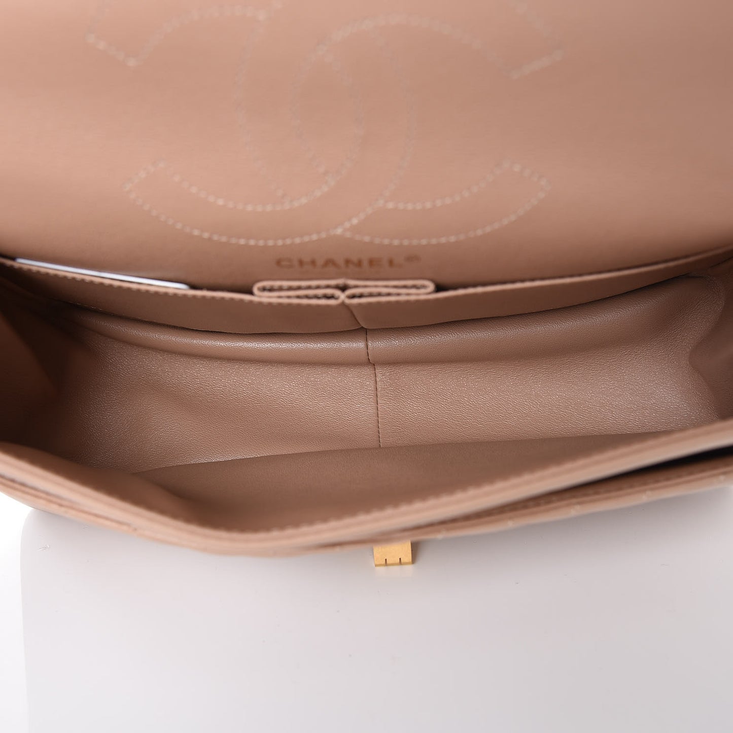 Aged Calfskin Chevron Quilted 2.55 Reissue 226 Flap Beige