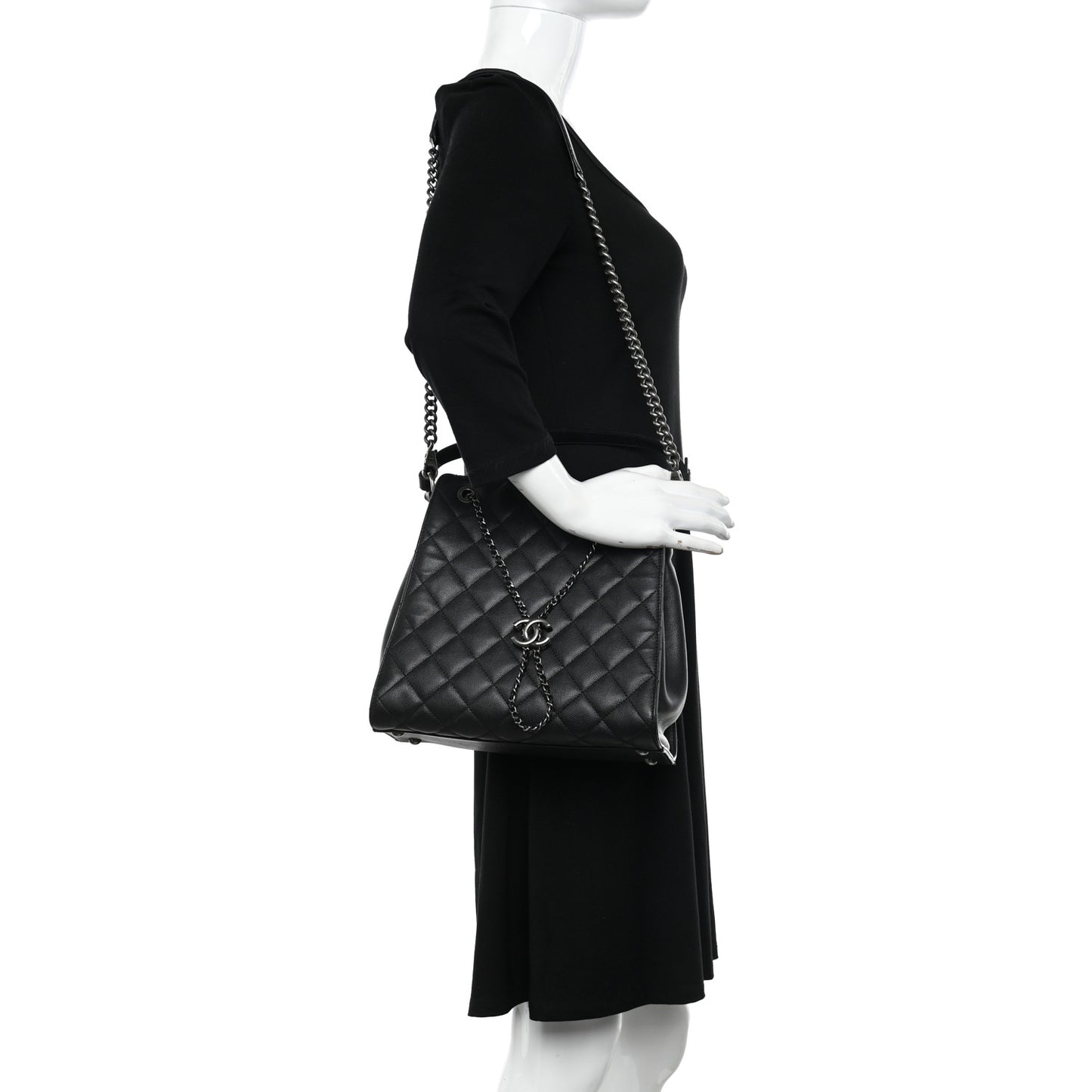 Caviar Quilted Medium CC Bucket Bag Black