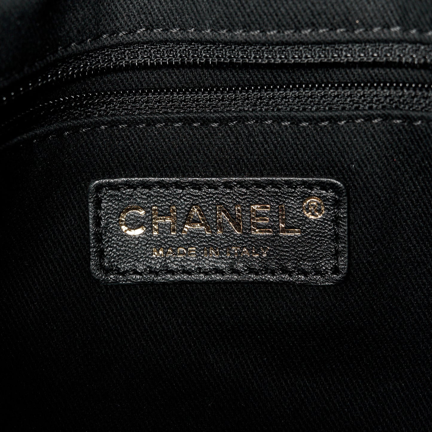 Crumpled Grained Calfskin Medium Coco Pleats Messenger Flap Black