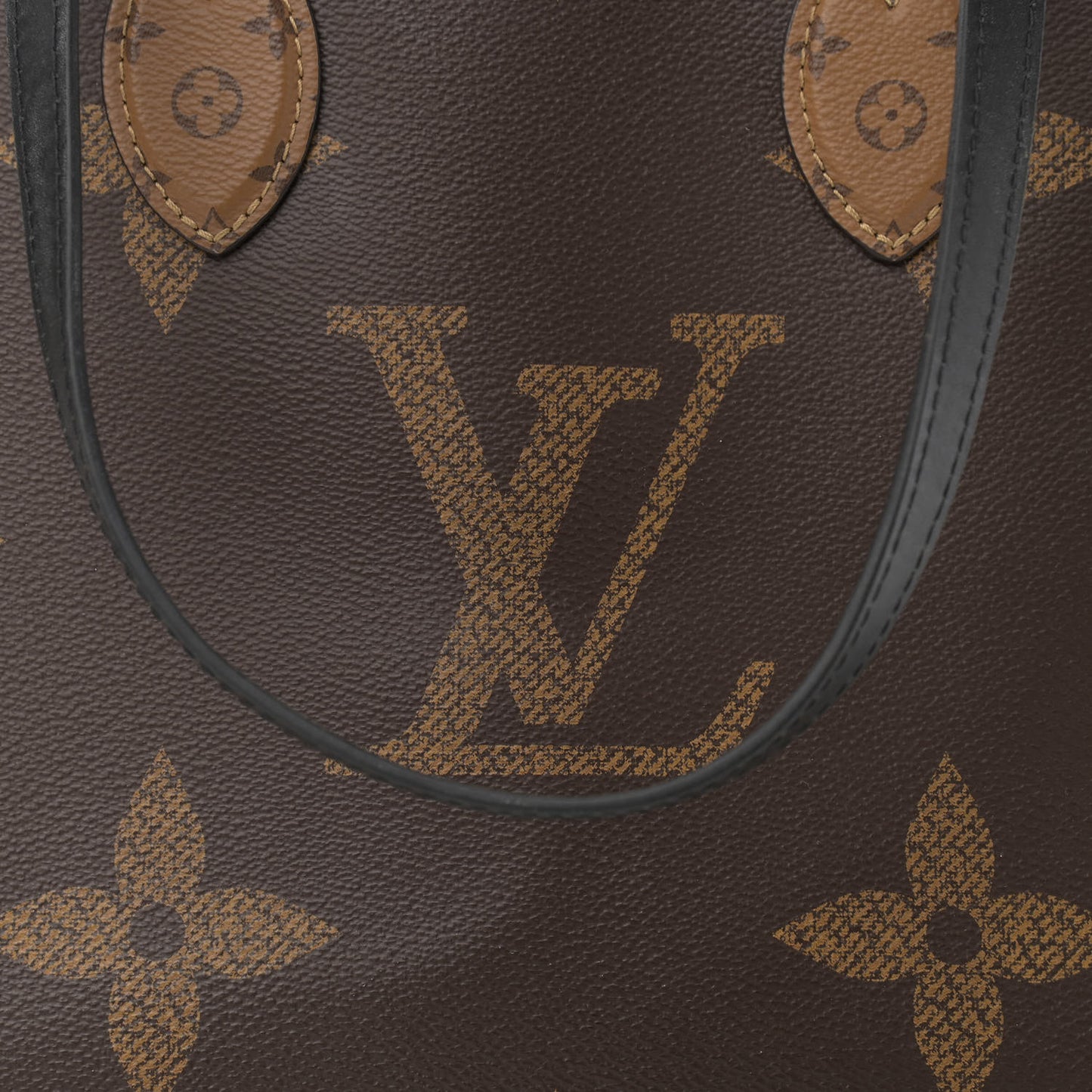 Reverse Monogram Giant Onthego MM
