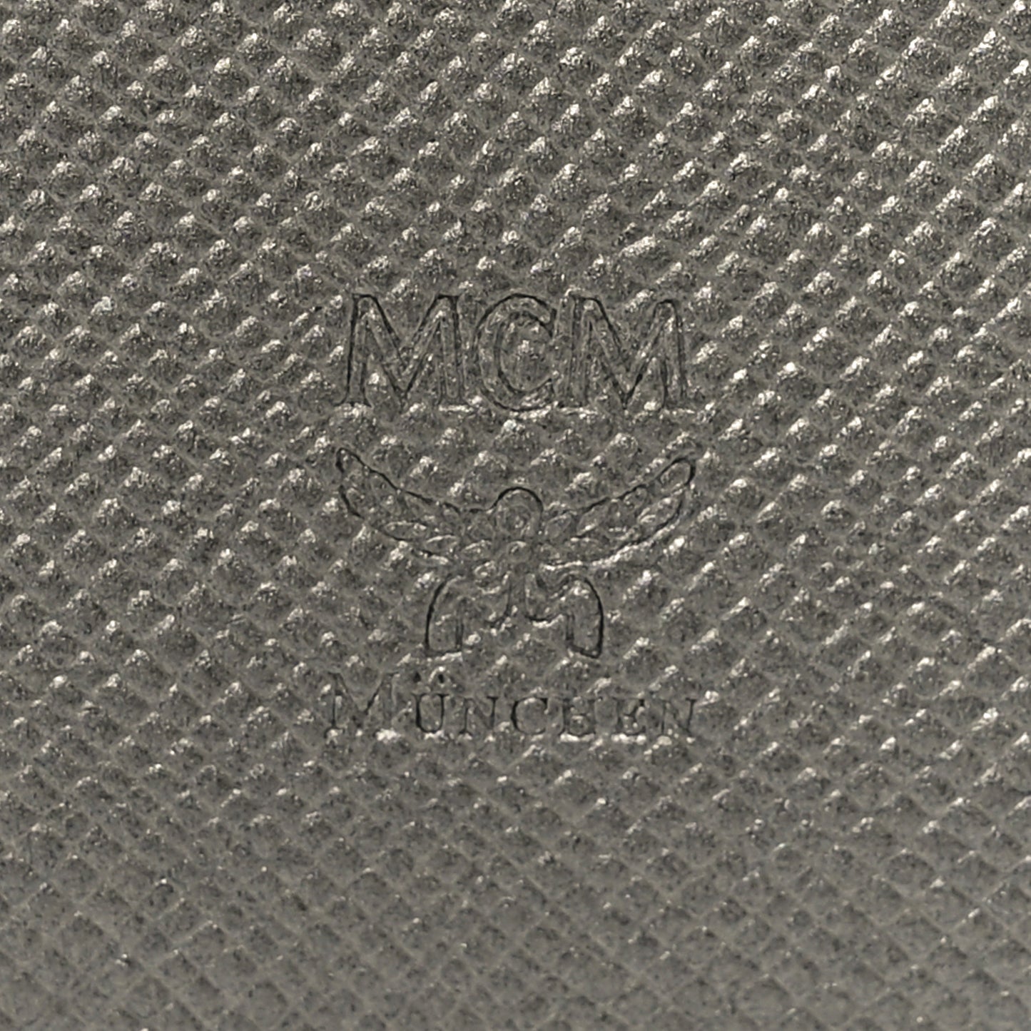 Metallic Visetos Rabbit Passport Holder Silver