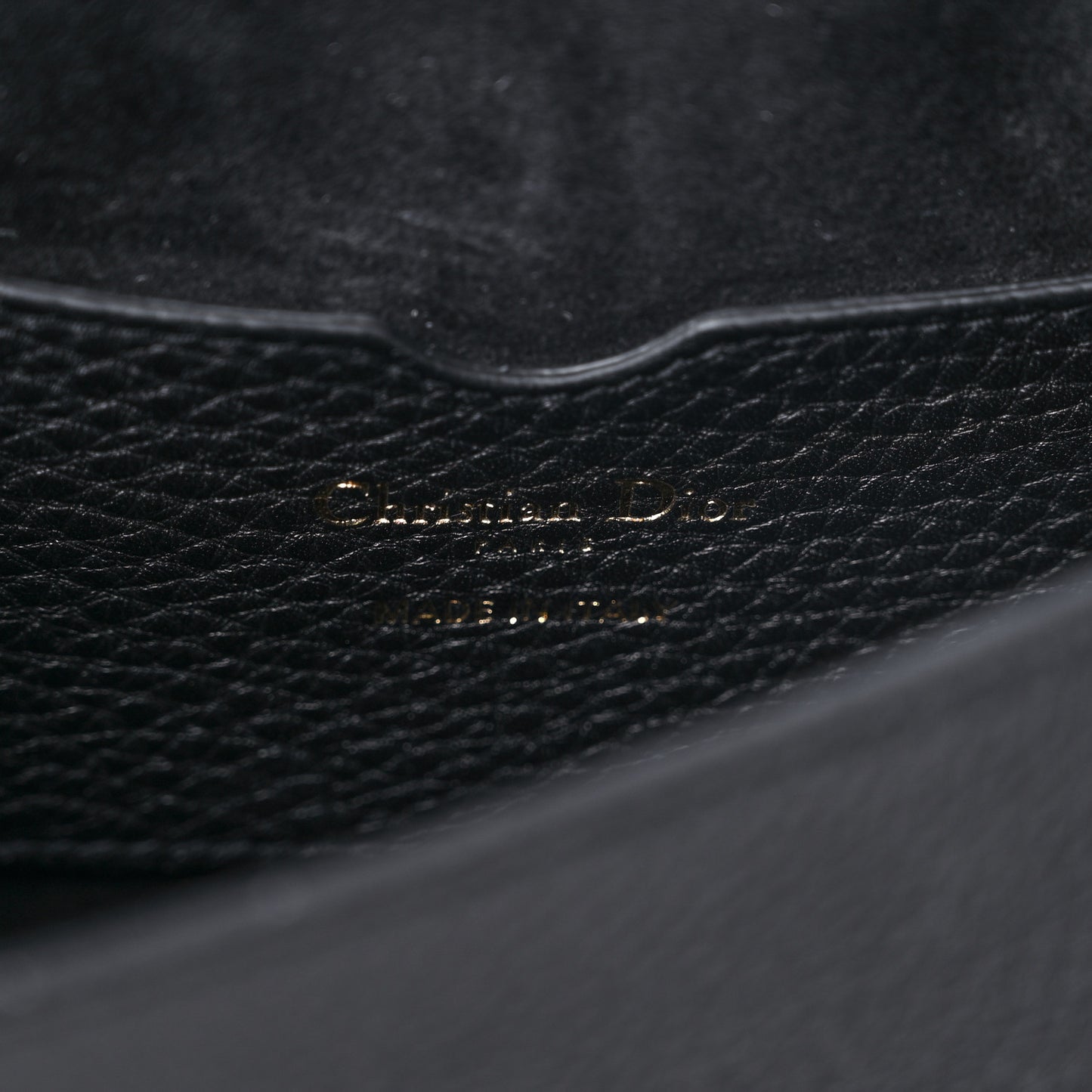 Grained Calfskin Medium Bobby Flap Black