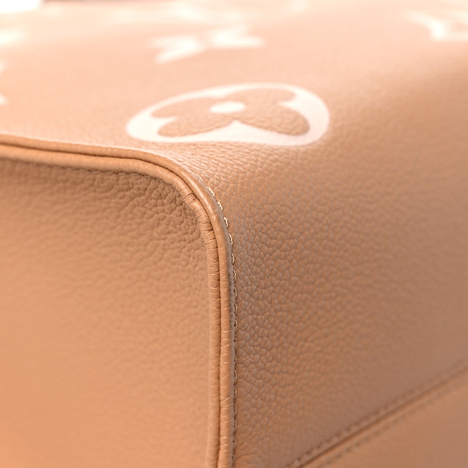 Louis Vuitton Empreinte Monogram Giant Onthego MM Arizona Creme 8 of 9