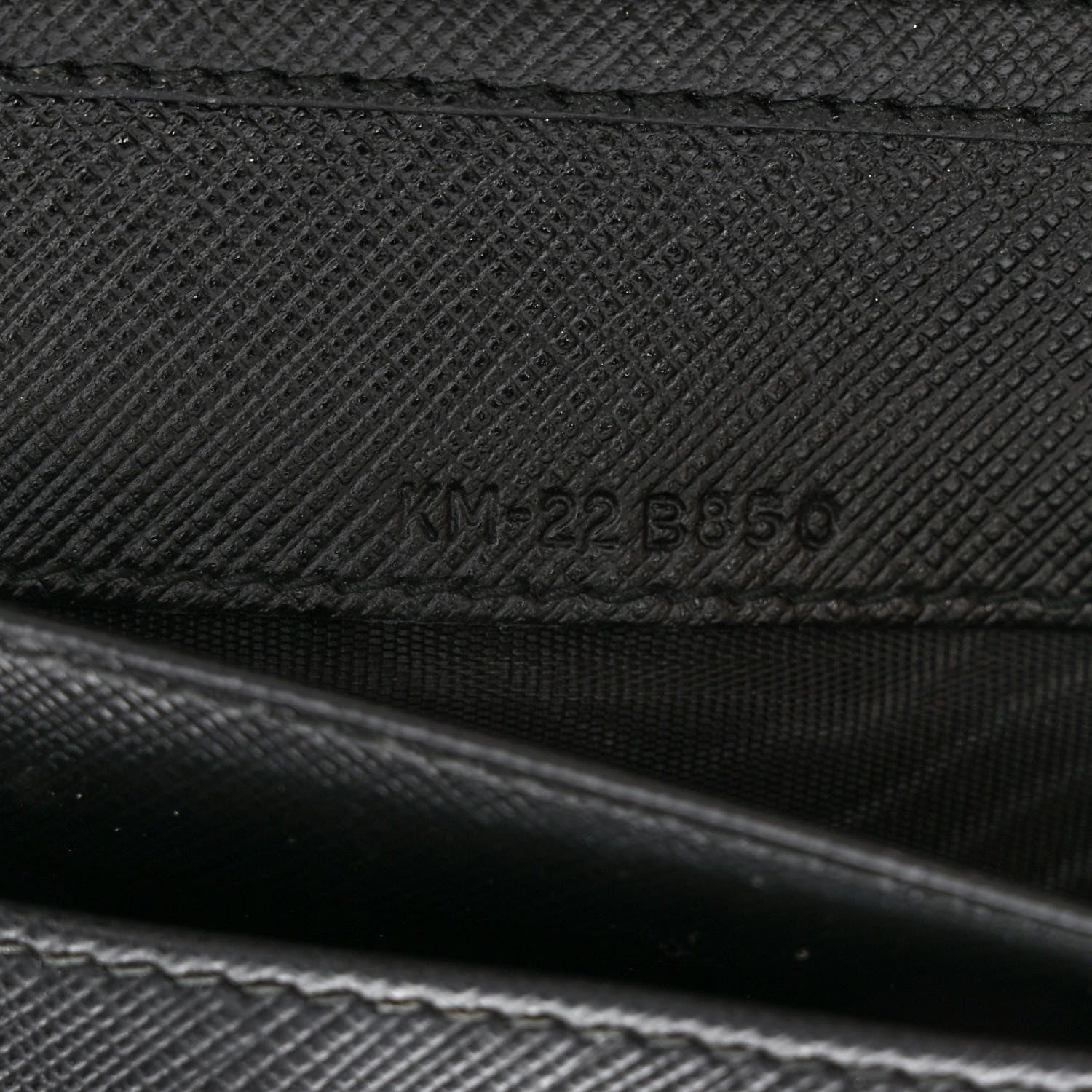 Salvatore Ferragamo Calfskin Vara Wallet On Chain Black 7 of 11