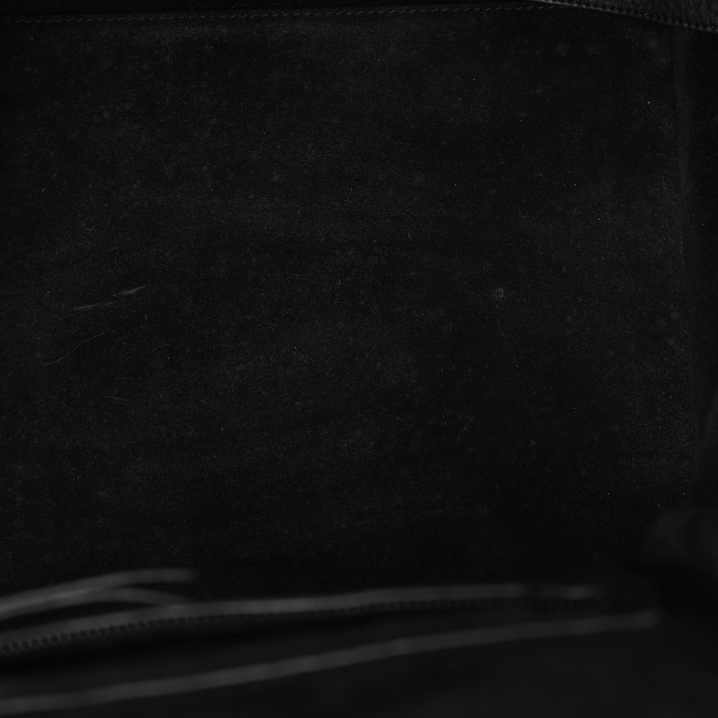 Smooth Calfskin Medium Phantom Luggage Black