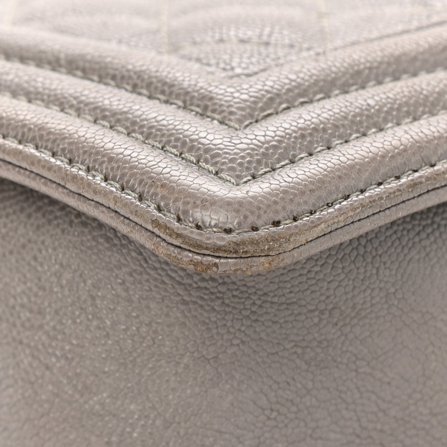 Caviar Quilted Medium Boy Flap Light Grey