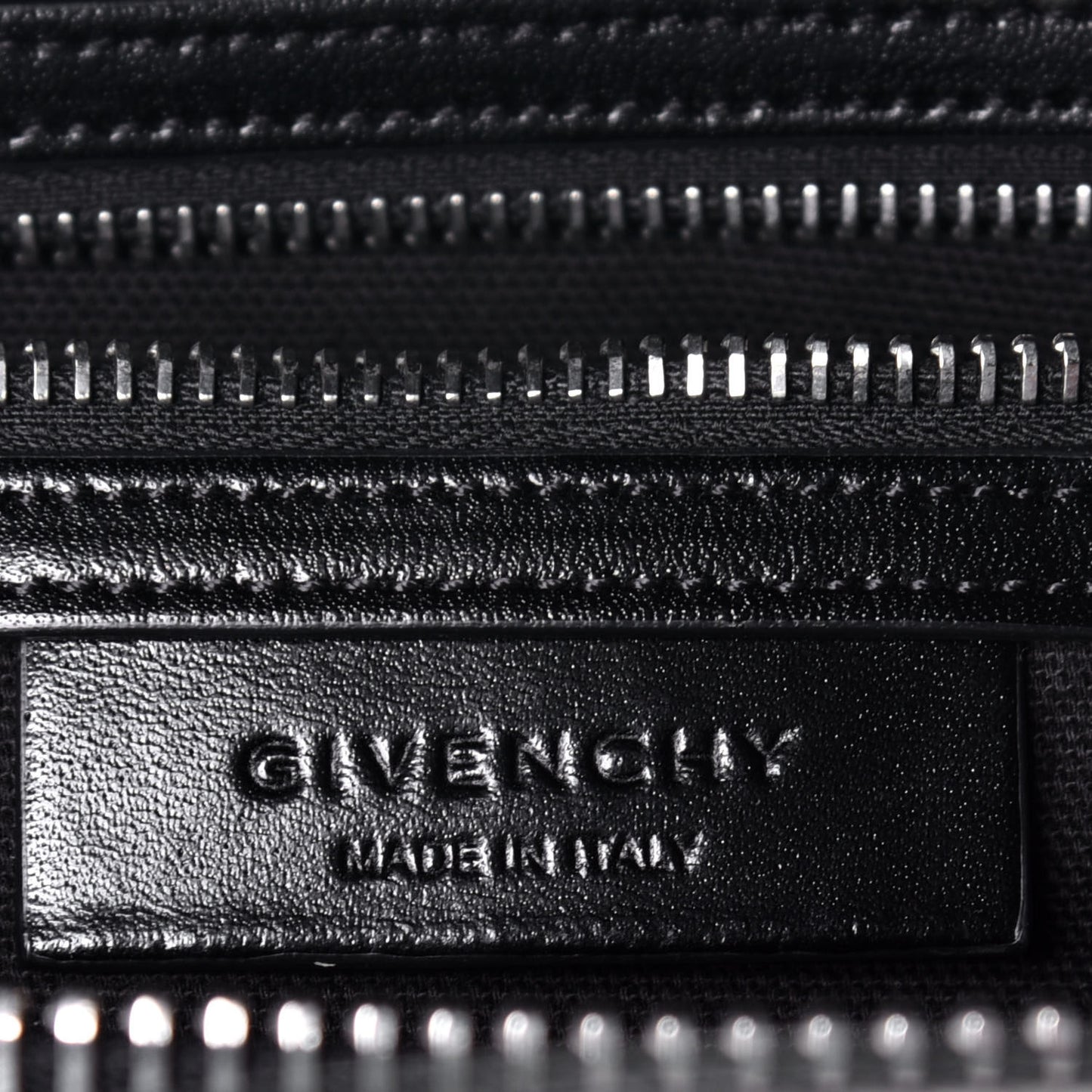 Shiny Lord Calfskin Small Antigona Black