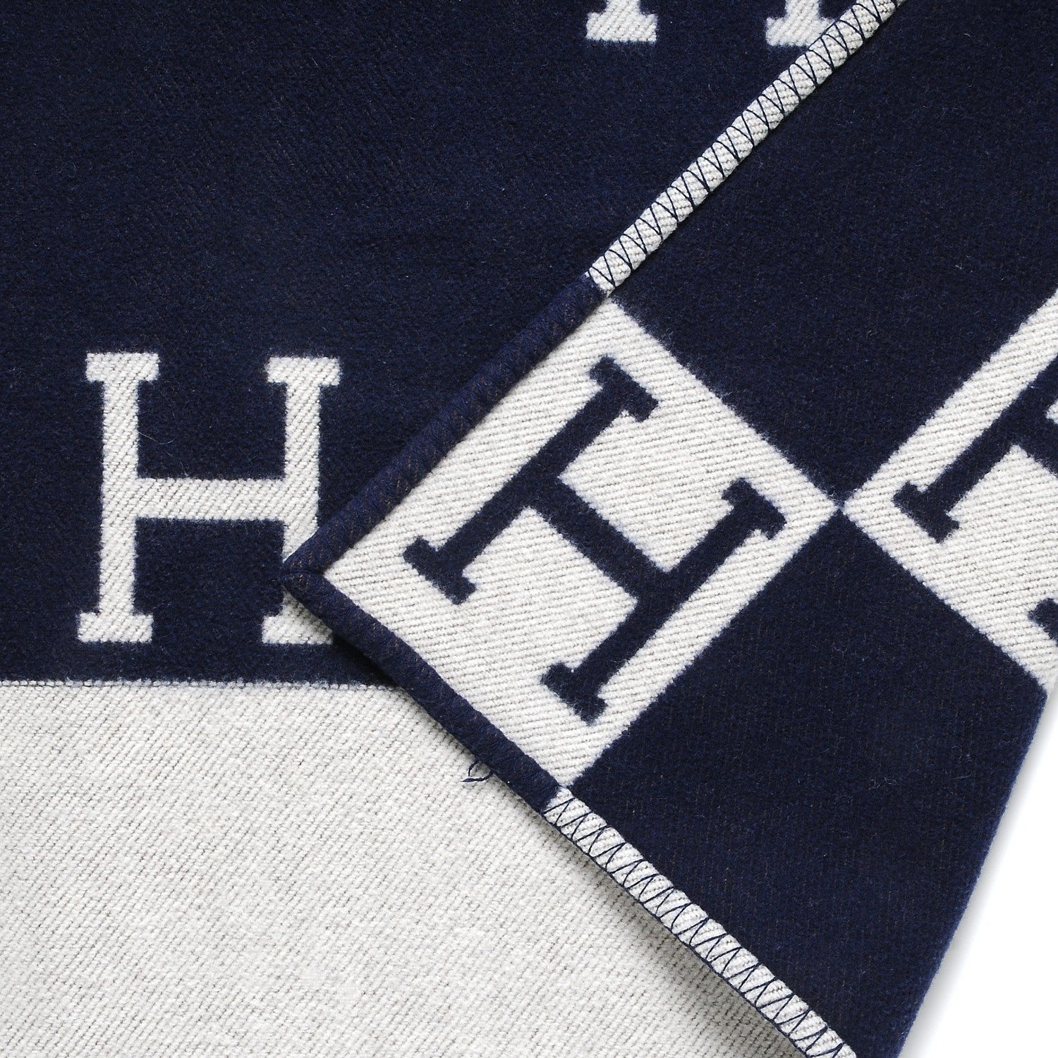 Hermes Wool Cashmere Signature Avalon Blanket Navy Ecru 4 of 5