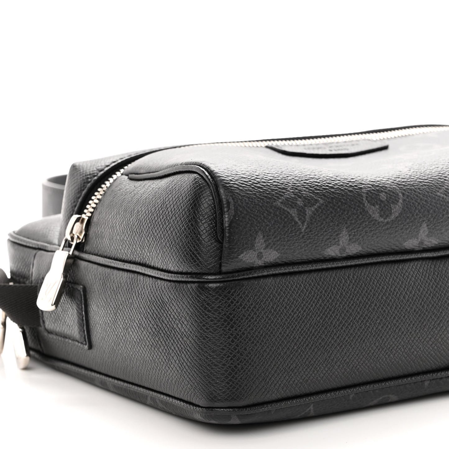 Taiga Monogram Eclipse Outdoor Messenger Black