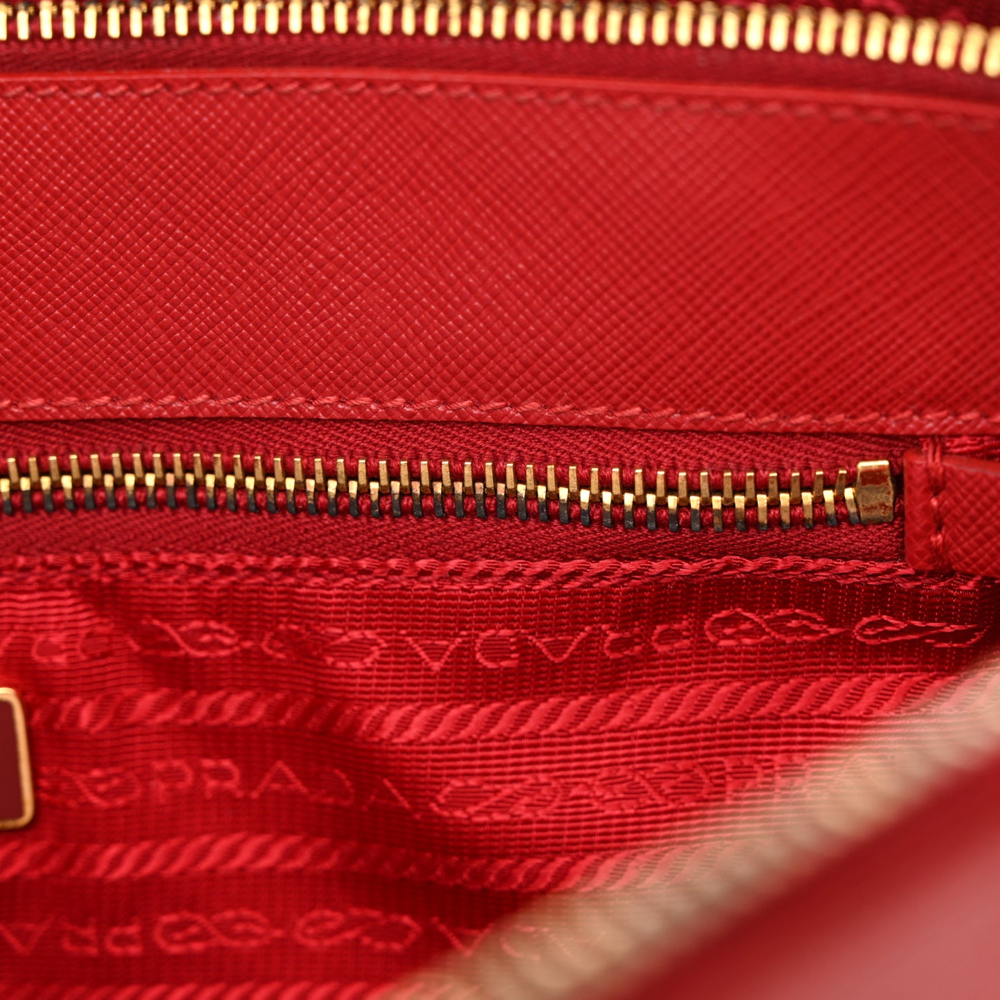 Saffiano Lux Large Galleria Double Zip Tote Fuoco