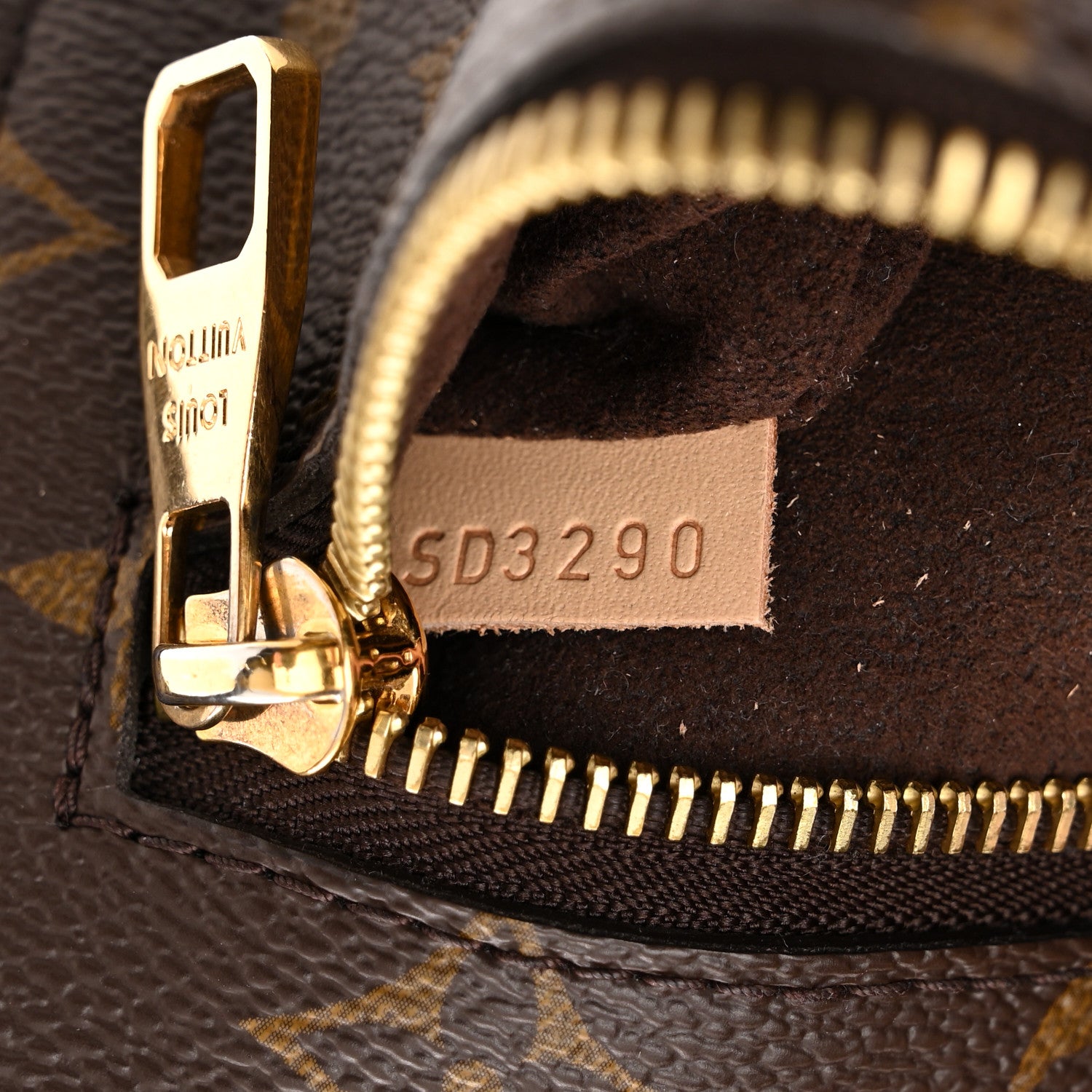 Louis Vuitton Monogram Pochette Metis 8 of 17