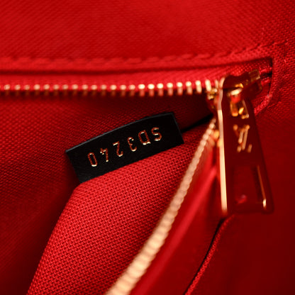 Louis Vuitton Reverse Monogram Giant Onthego MM 7 of 10