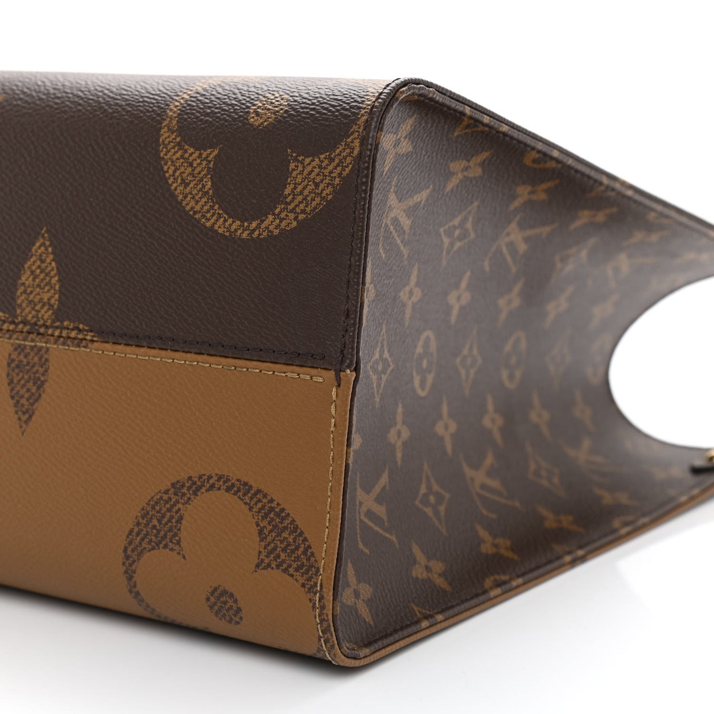 Reverse Monogram Giant Onthego MM