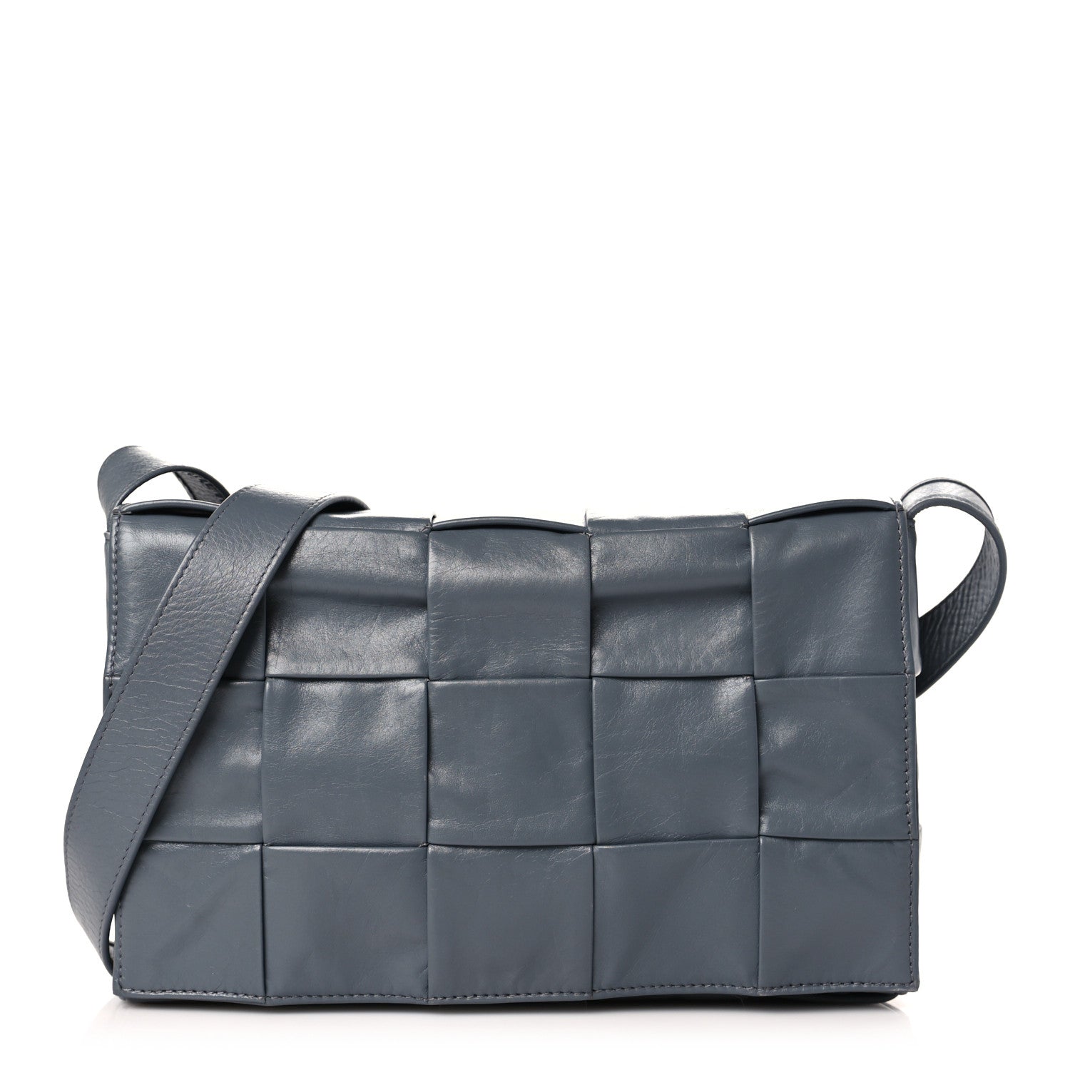 Bottega Veneta ダークグレー　ケース Bottega Veneta Calfskin Maxi Intrecciato Cassette Crossbody Bag