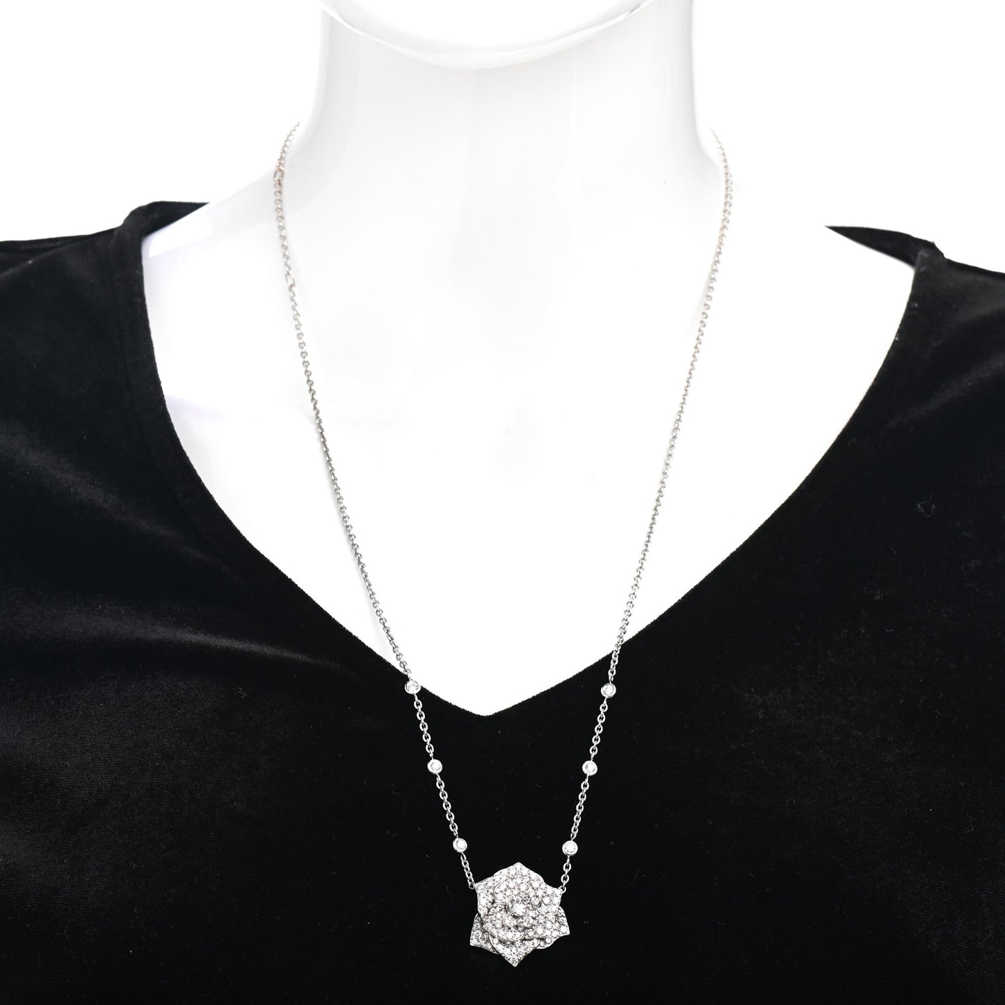 18K White Gold Diamond Rose Pendant Necklace