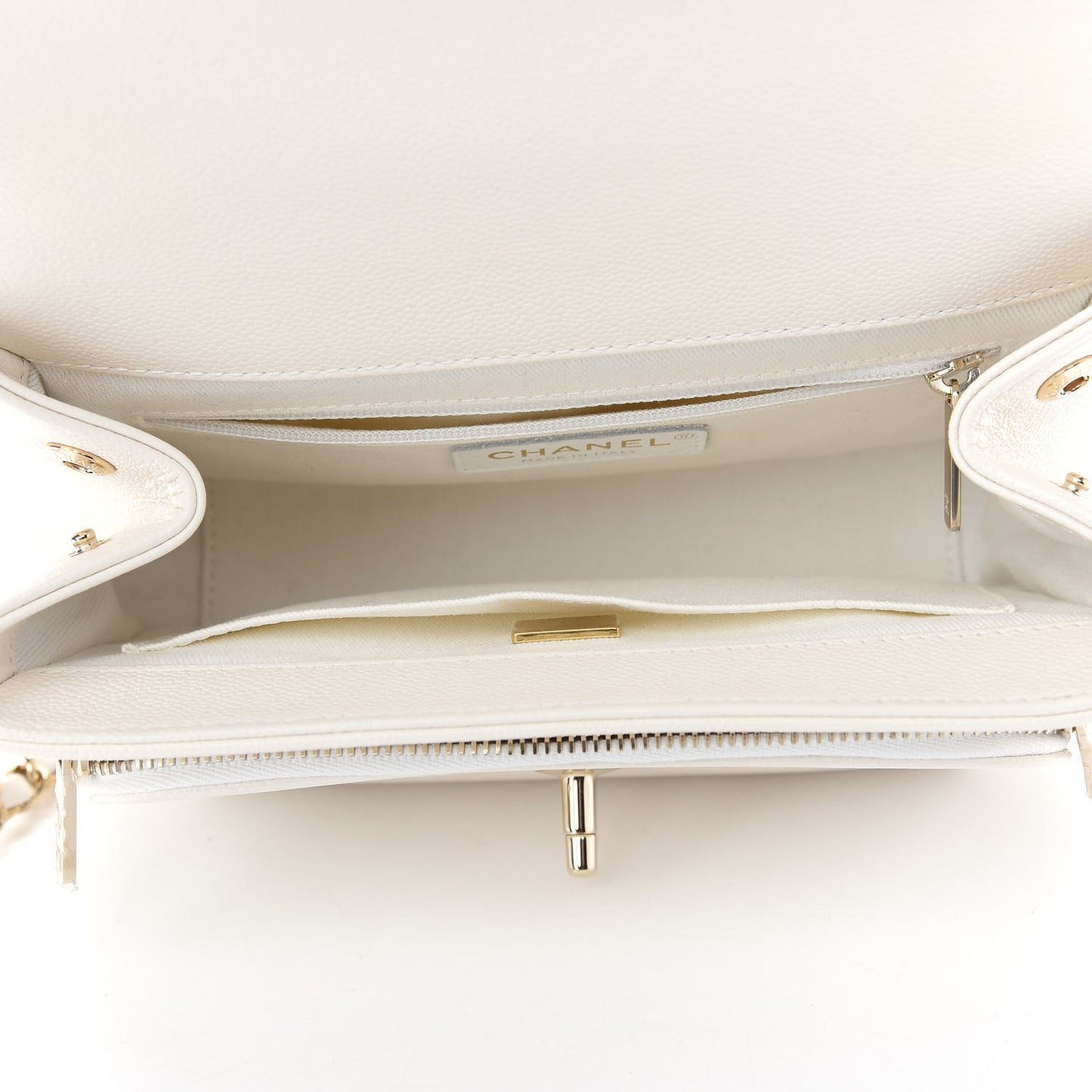 Caviar Quilted Medium Business Affinity Flap White