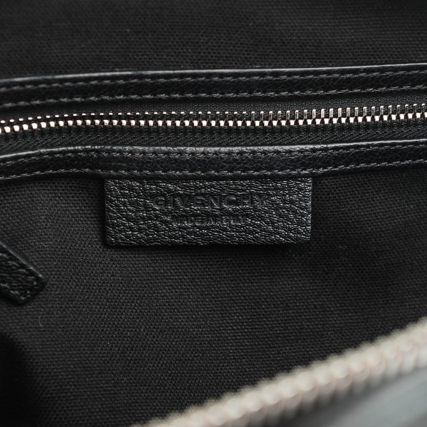 Sugar Goatskin Medium Antigona Black