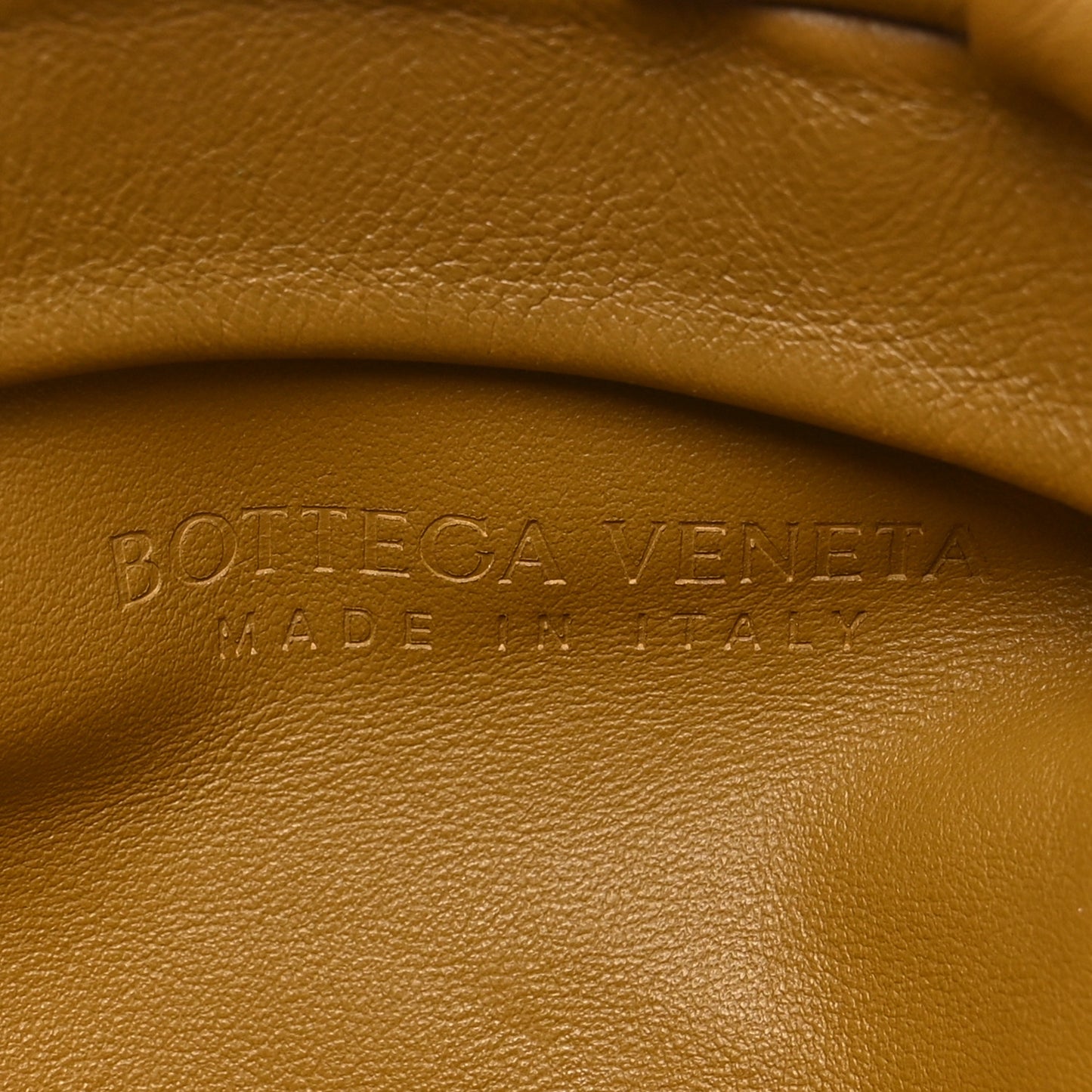 Calfskin The Pouch Chain Cammello
