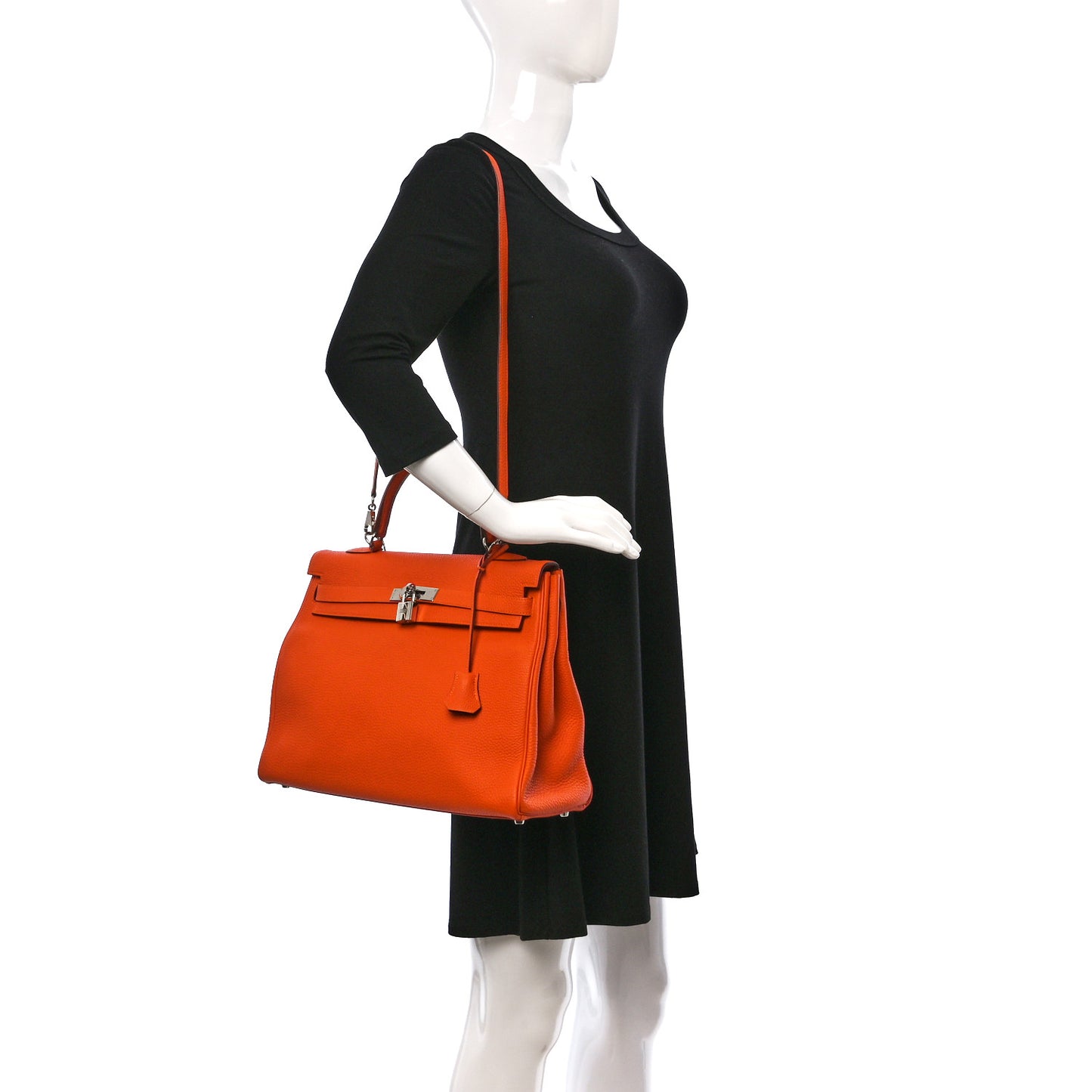 Togo Kelly Retourne 35 Orange