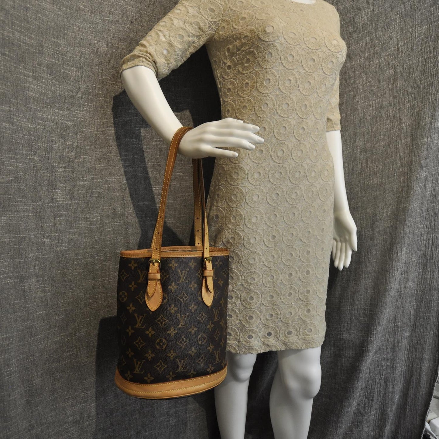 Monogram Petit Bucket 23