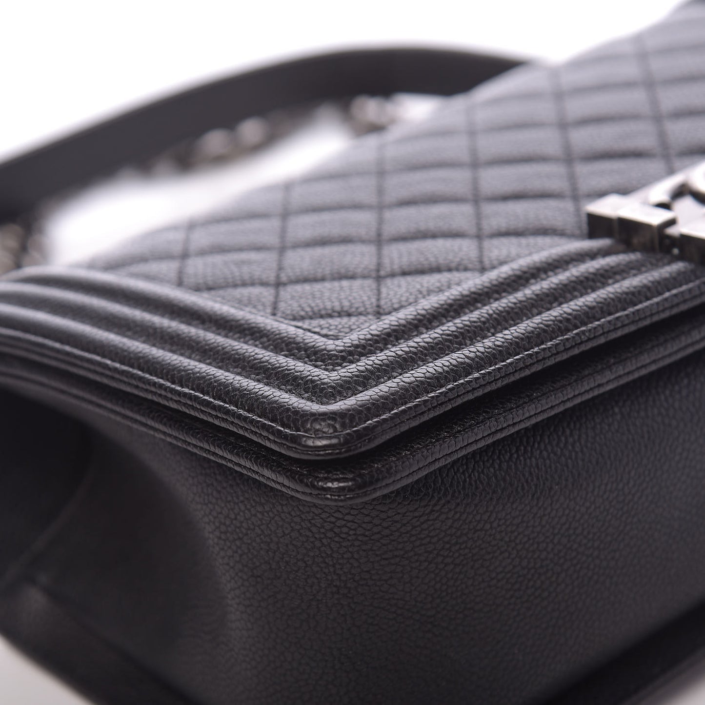 Caviar Quilted Medium Boy Flap Black