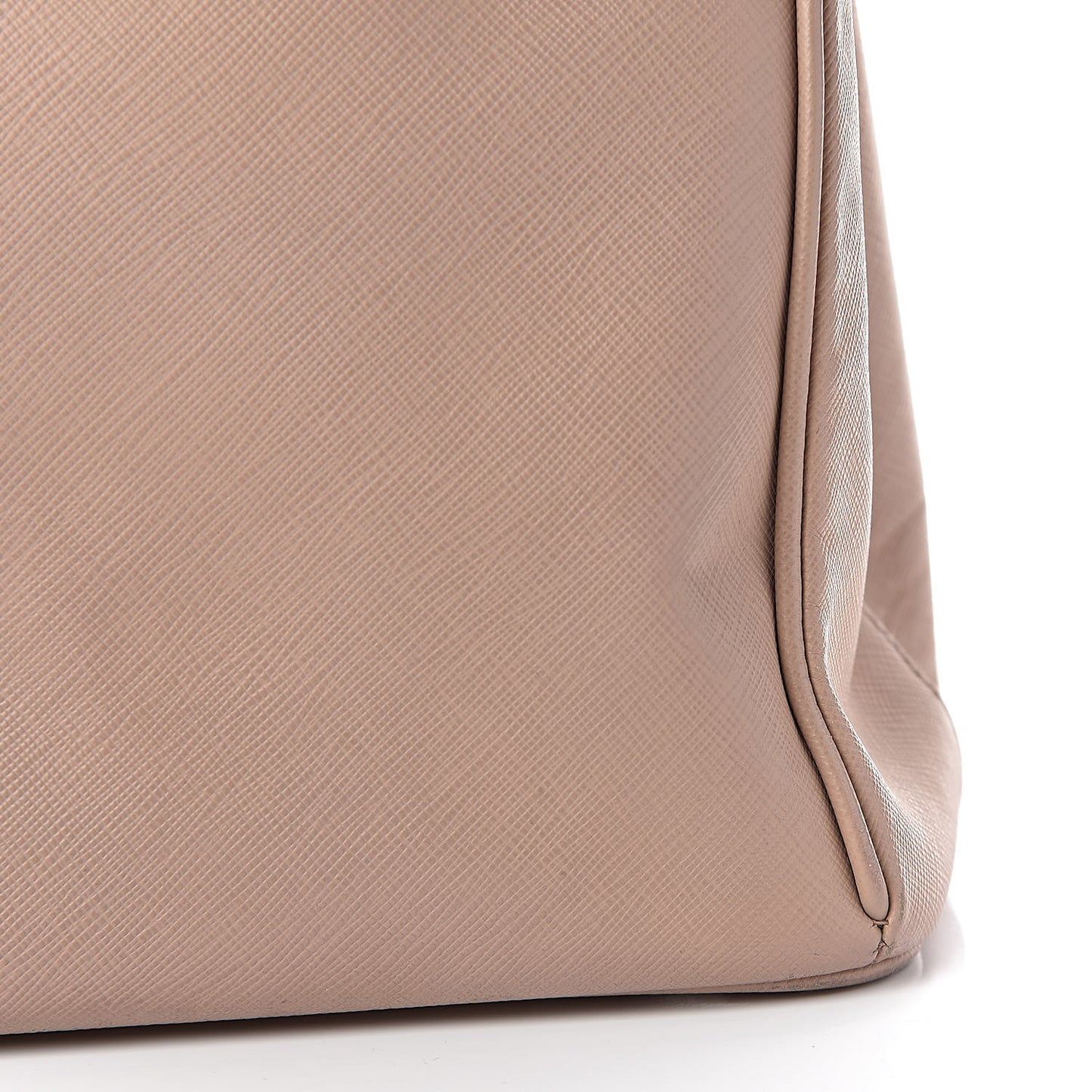 Saffiano Medium Galleria Double Zip Tote Cammeo