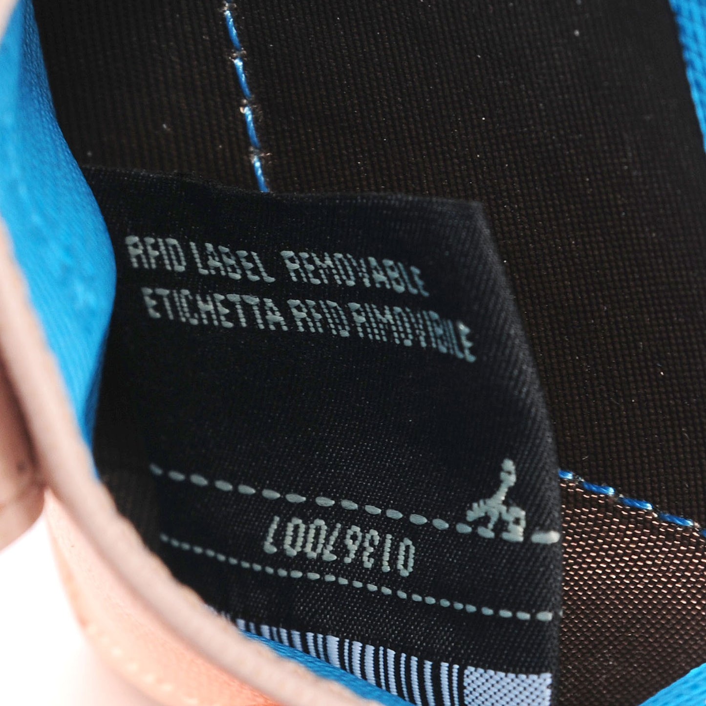 Vitello Elite Gusseted Card Holder Blue Neon Multicolor